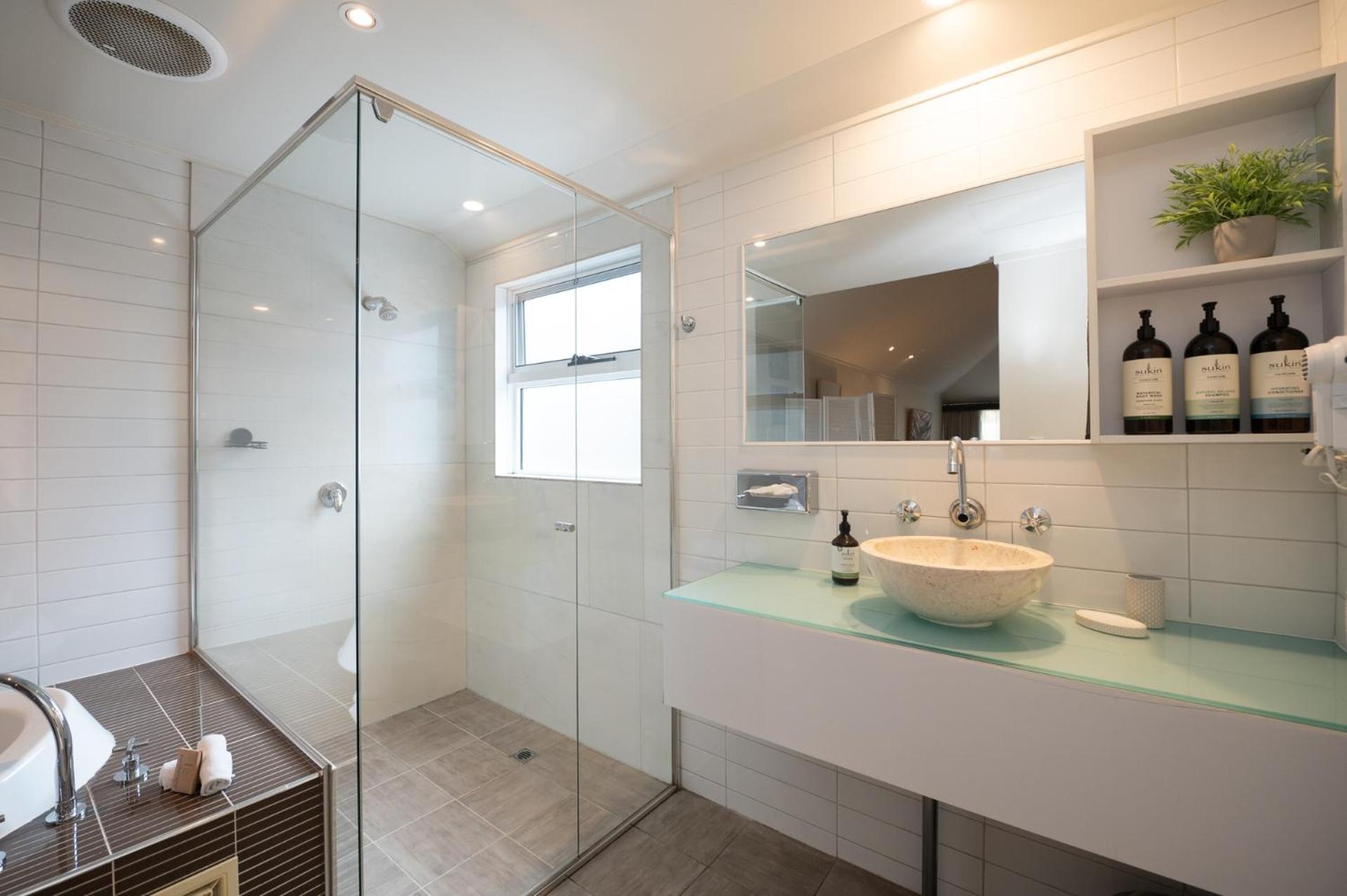 Studio with Spa Bath - Top Floor photo 3