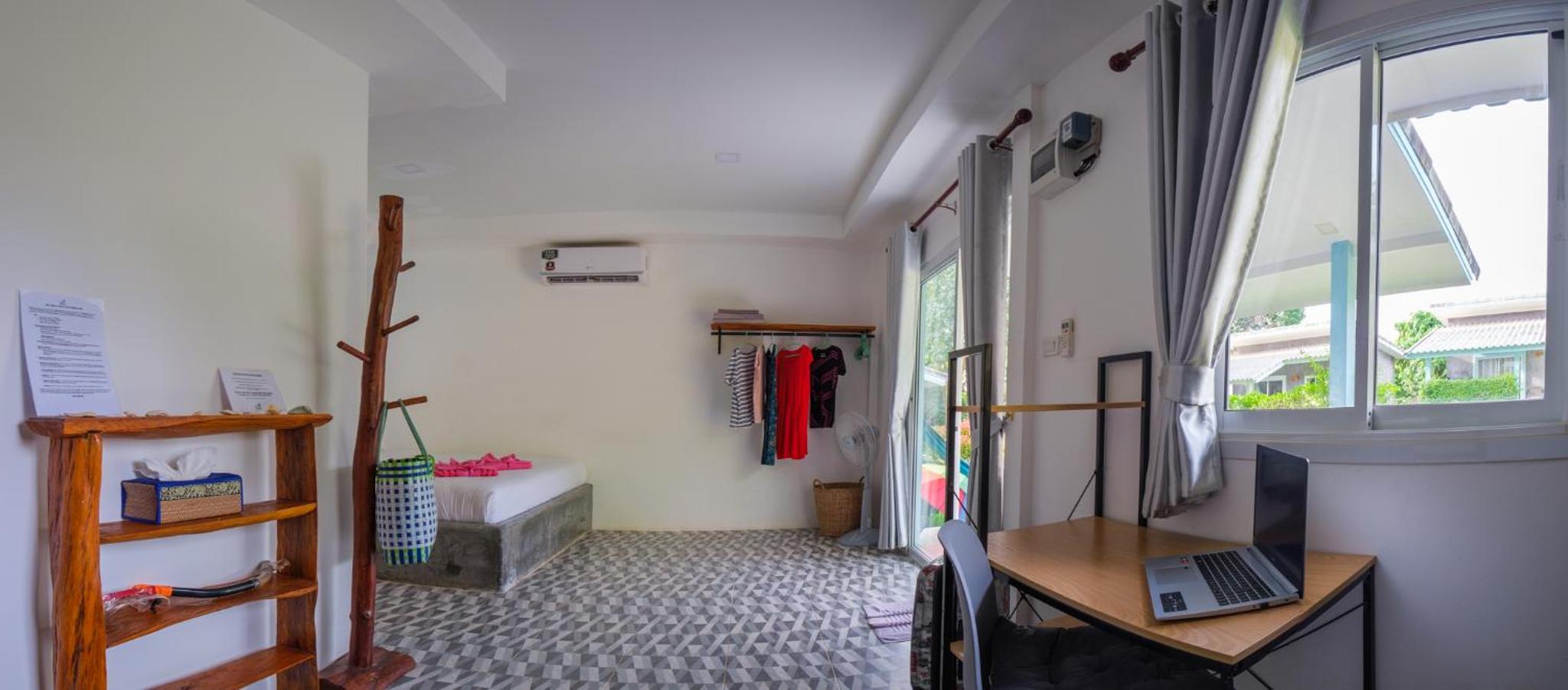 One-Bedroom Bungalow - Photo 1