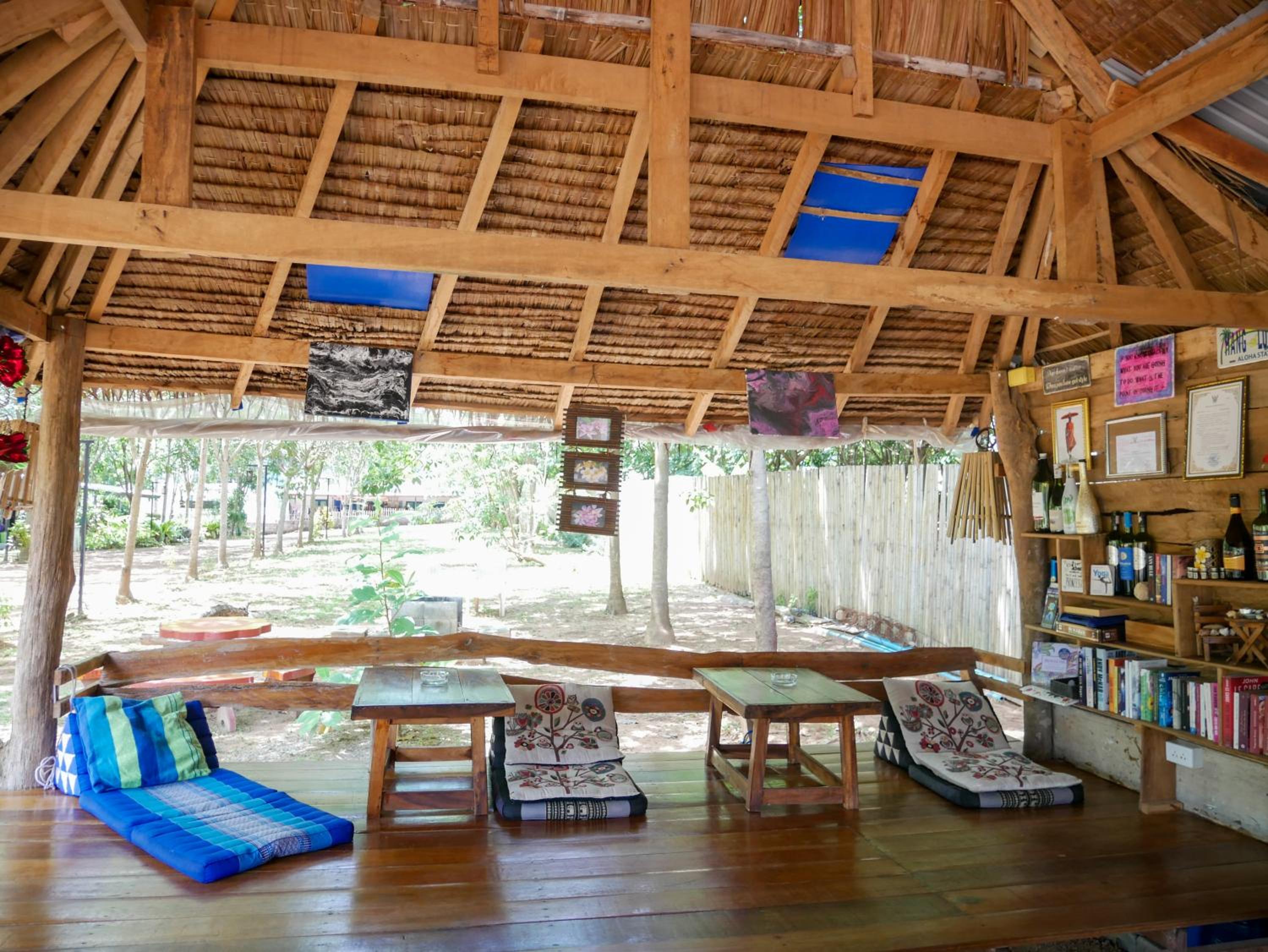 One-Bedroom Bungalow - Photo 2
