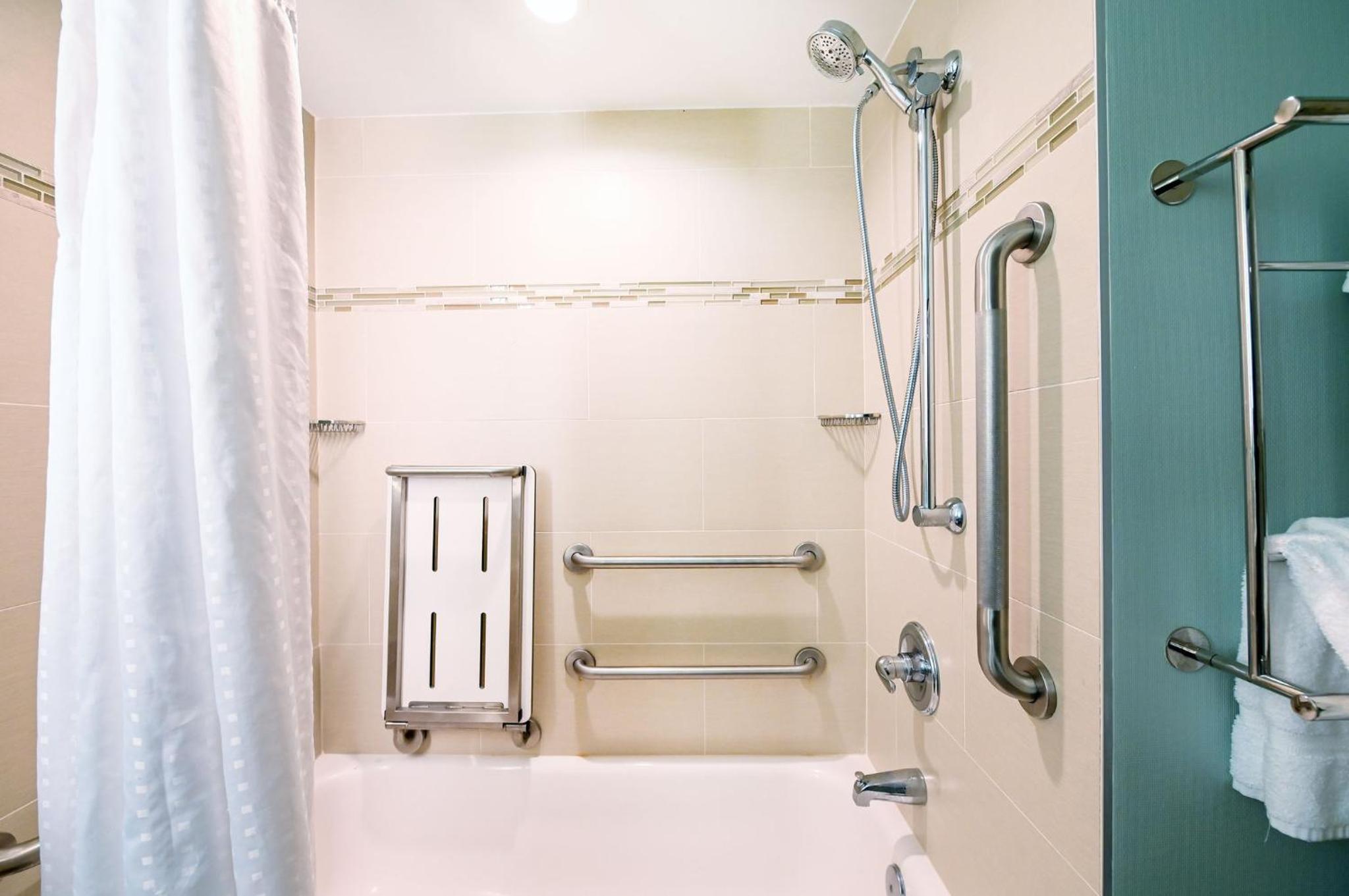 Standard King Room with Two King Beds and Mobility Accessible Tub - Photo 2