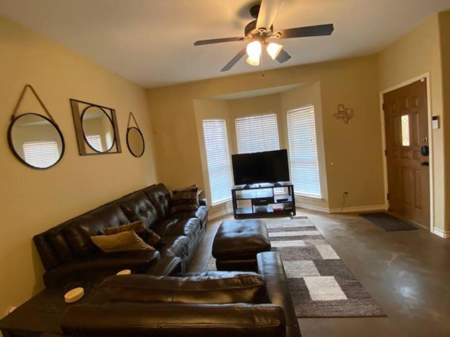 Three-Bedroom Apartment photo 1