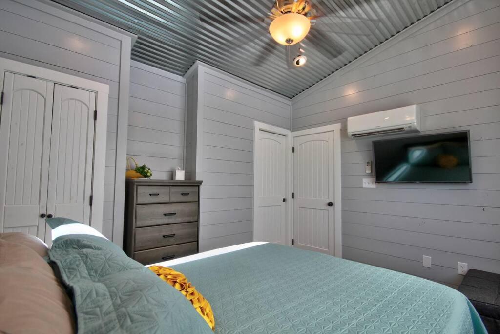 Two-Bedroom House photo 3
