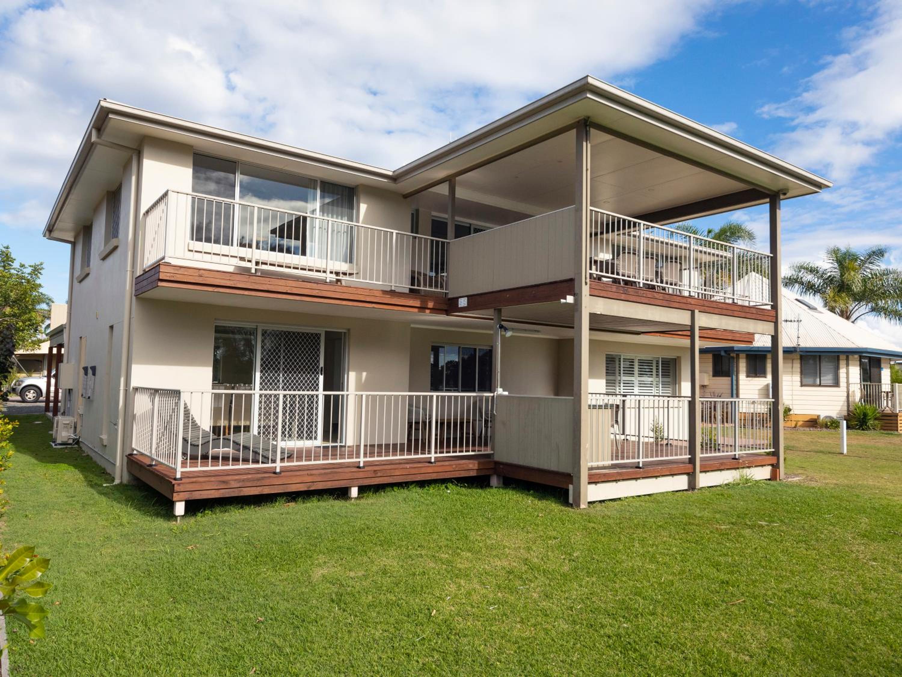 2 Bedroom Lakeview Villa photo 2