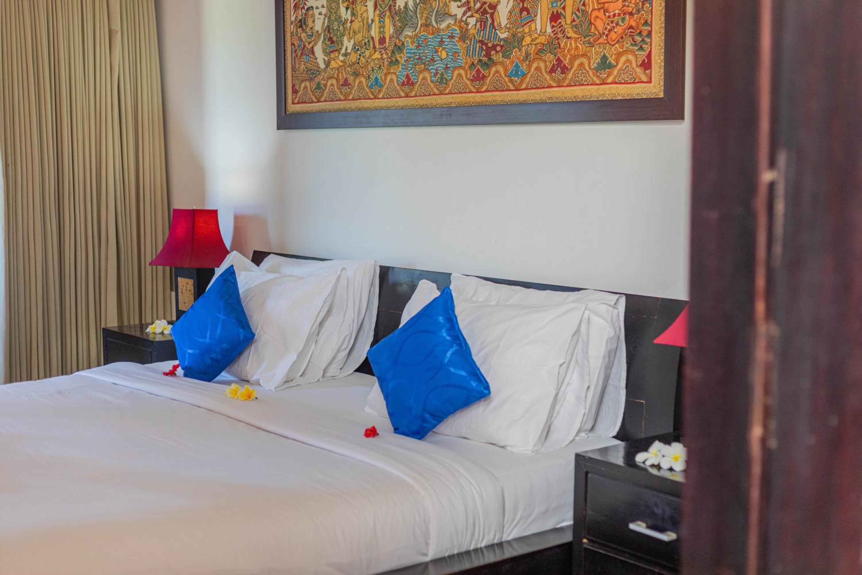 Double or Twin Room with View - Photo 9