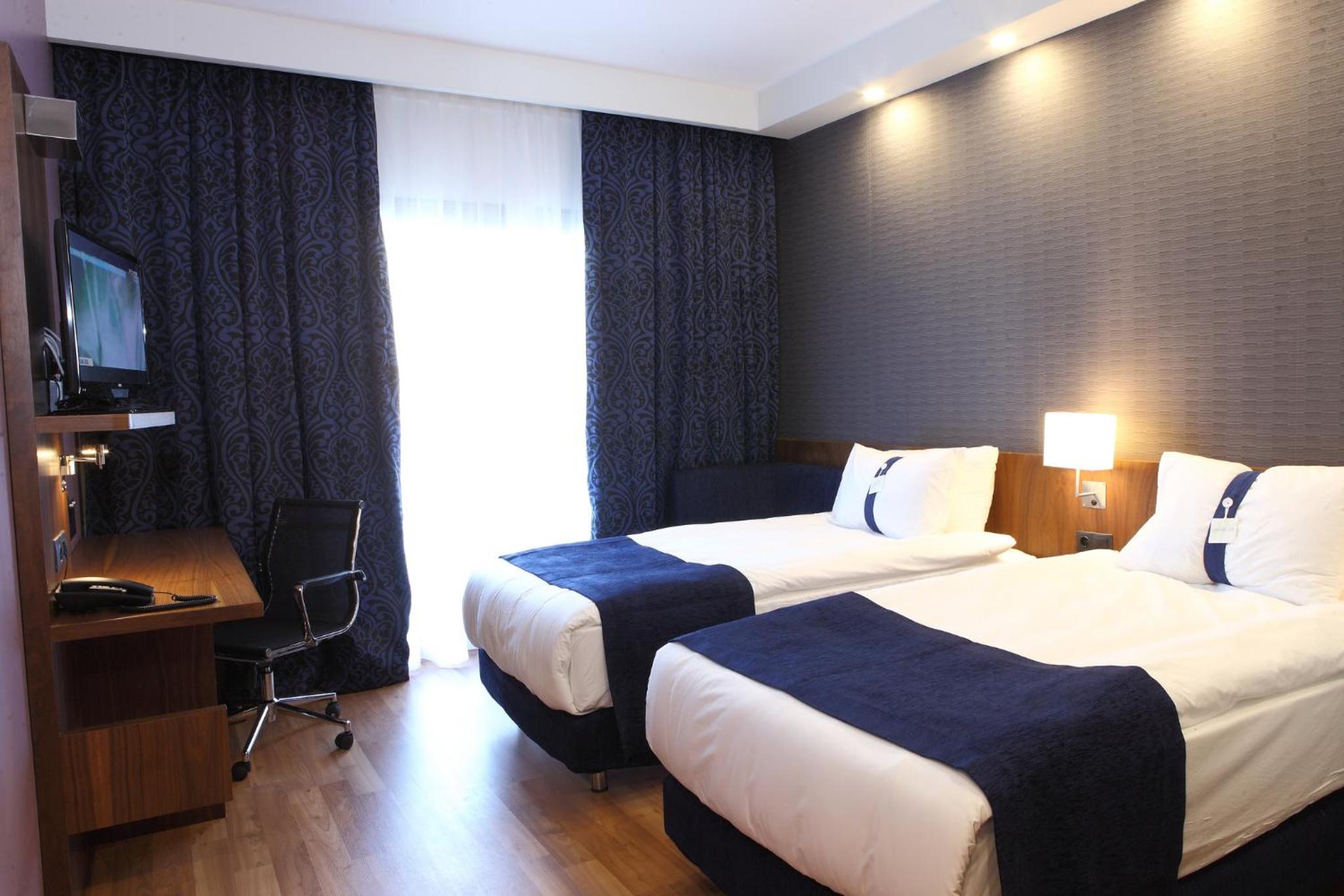 Standard Twin Room - Free Breakfast photo 2