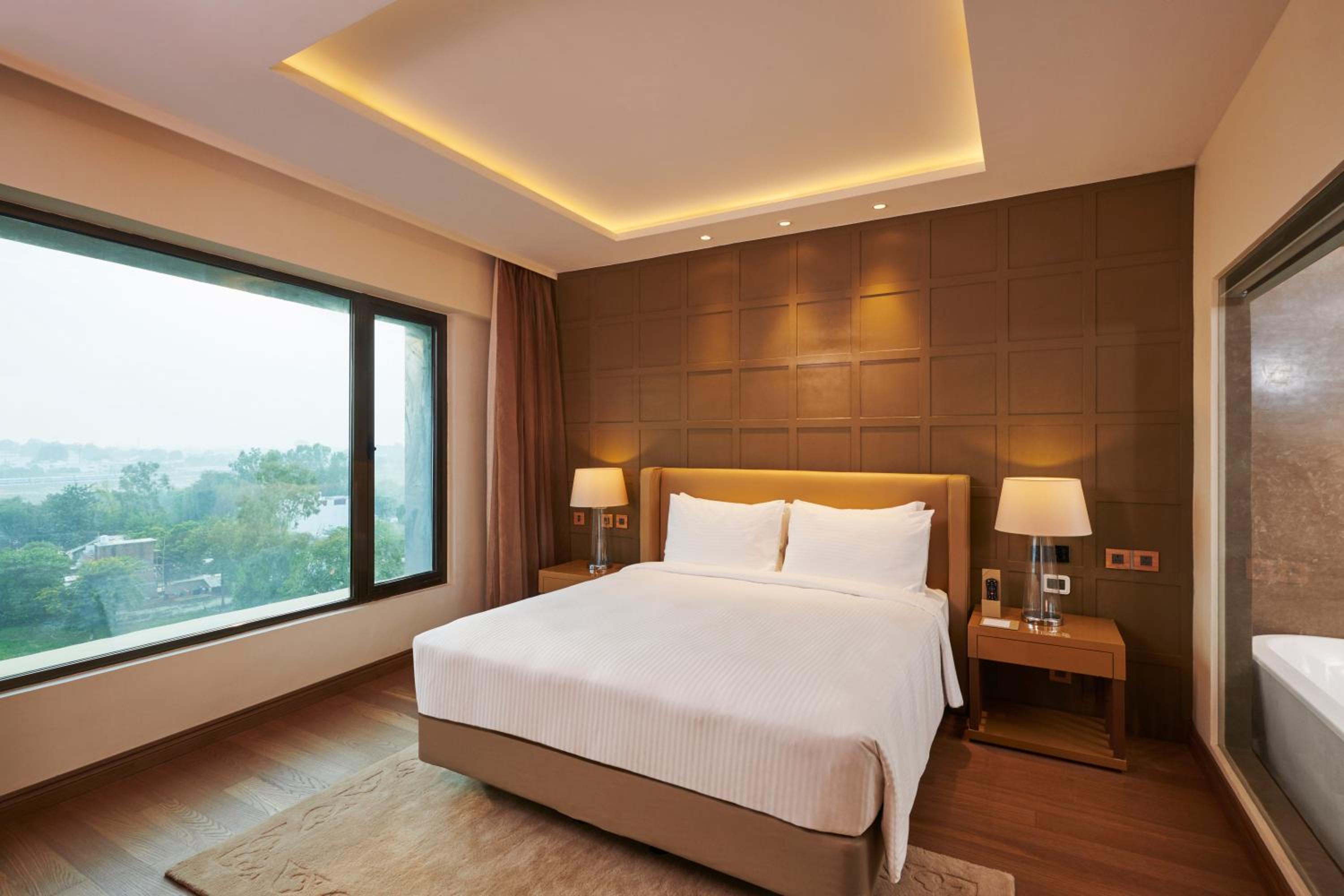 One-Bedroom Executive King Suite photo 3