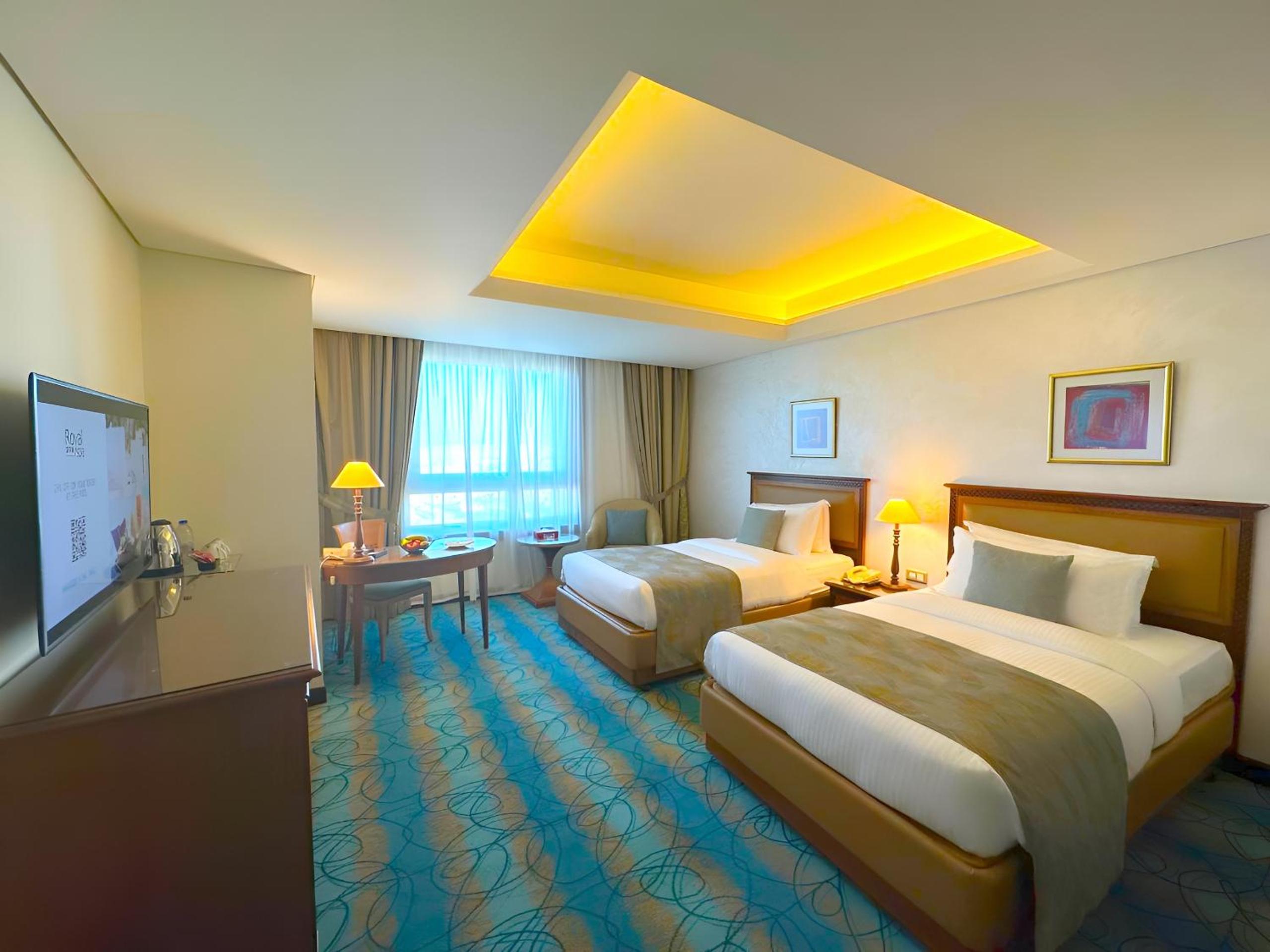 Deluxe Room Twin Beds - Photo 1