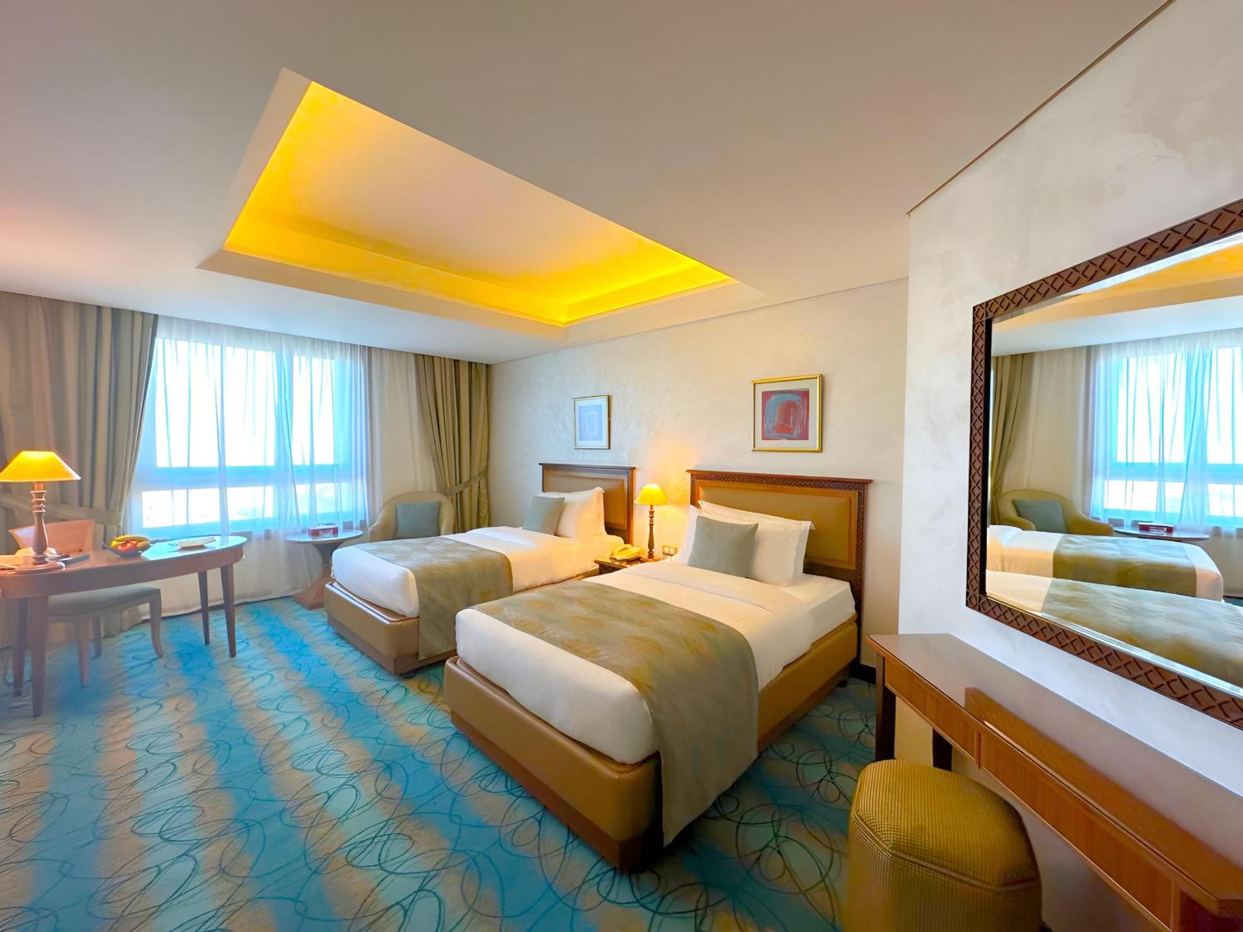 Deluxe Room Twin Beds - Photo 2
