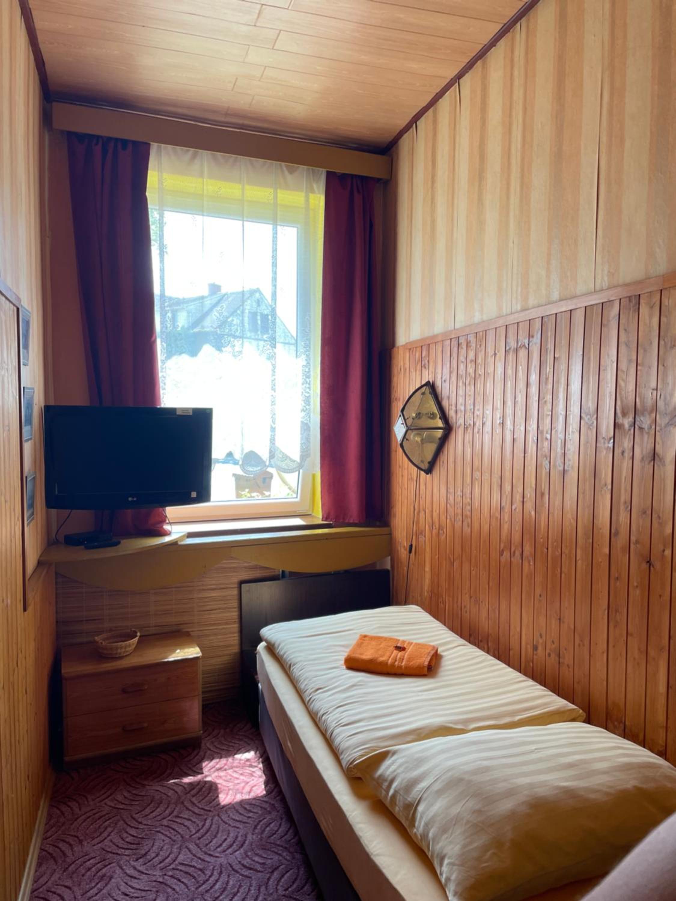 Single Room with Private Bathroom photo 3