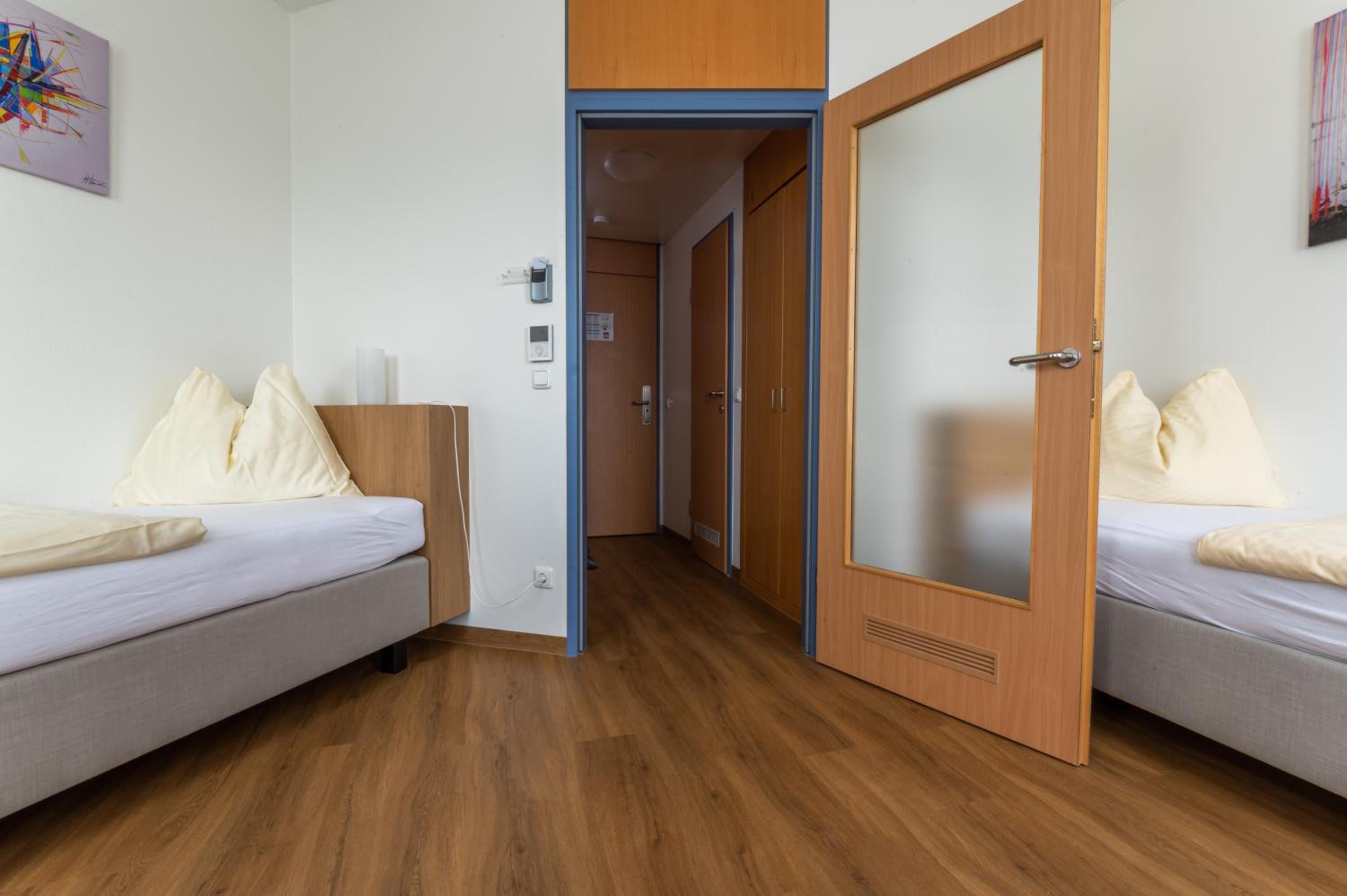 Twin Room - Photo 2