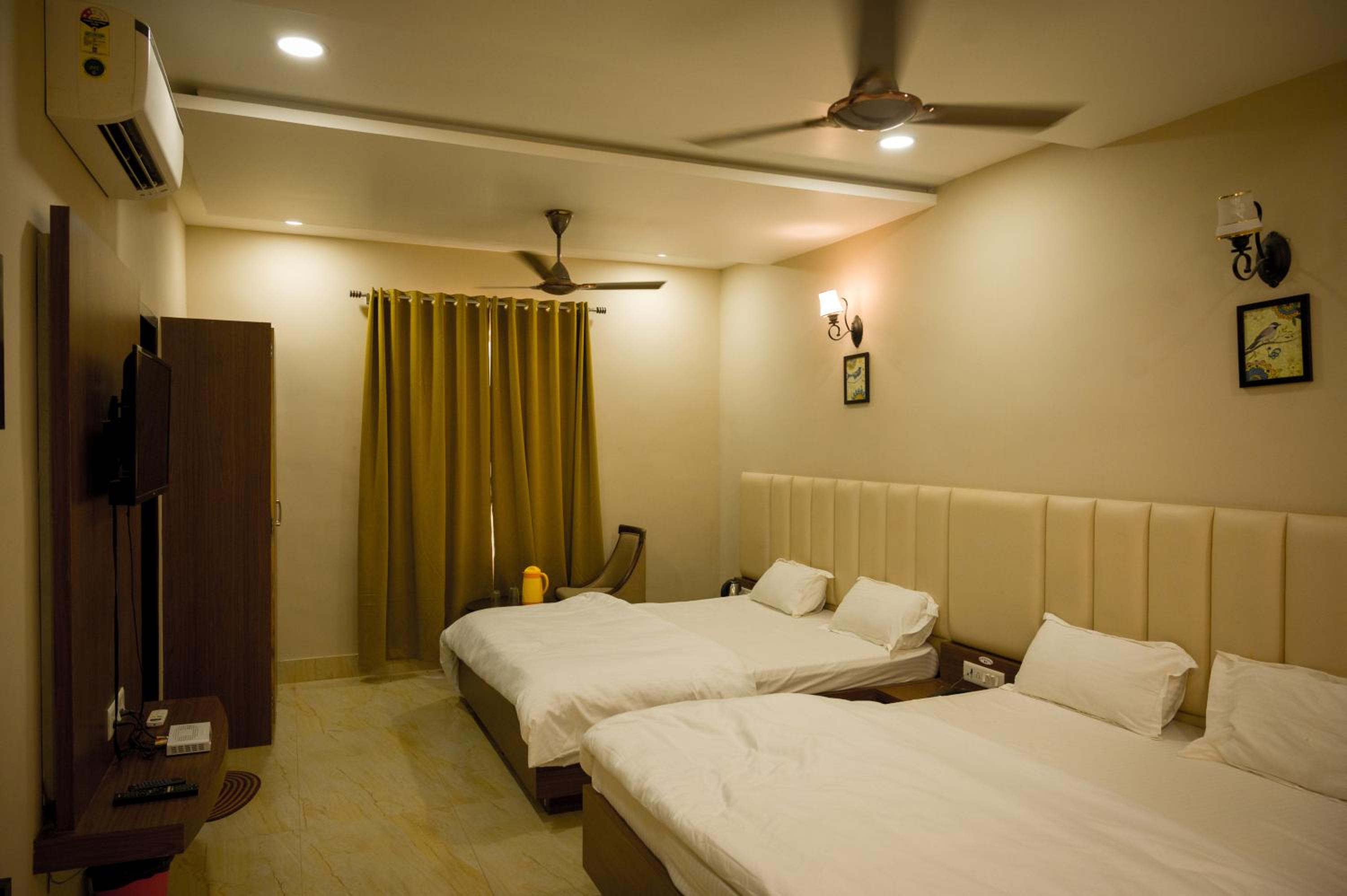 Deluxe Family Room - Photo 3