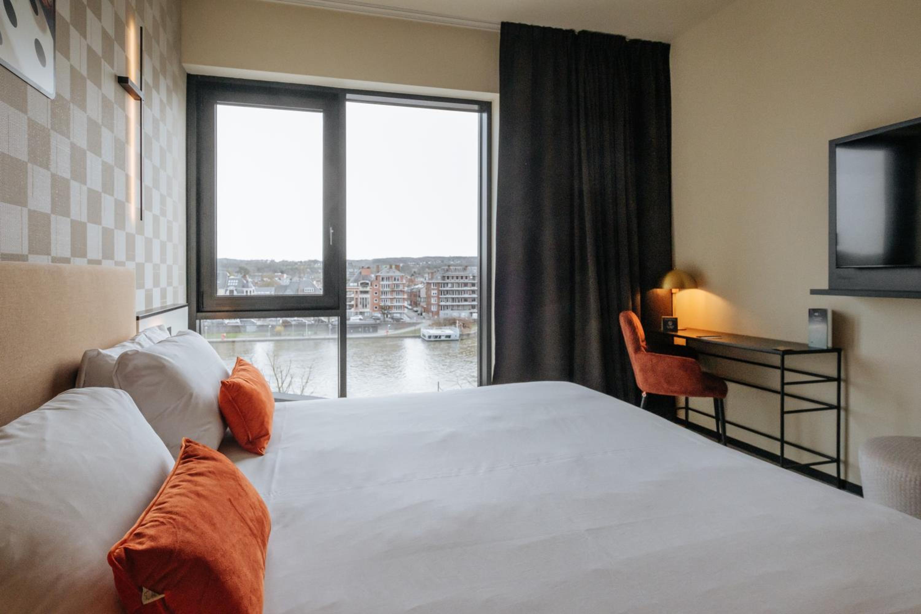 Classic King Room with River View - Photo 3