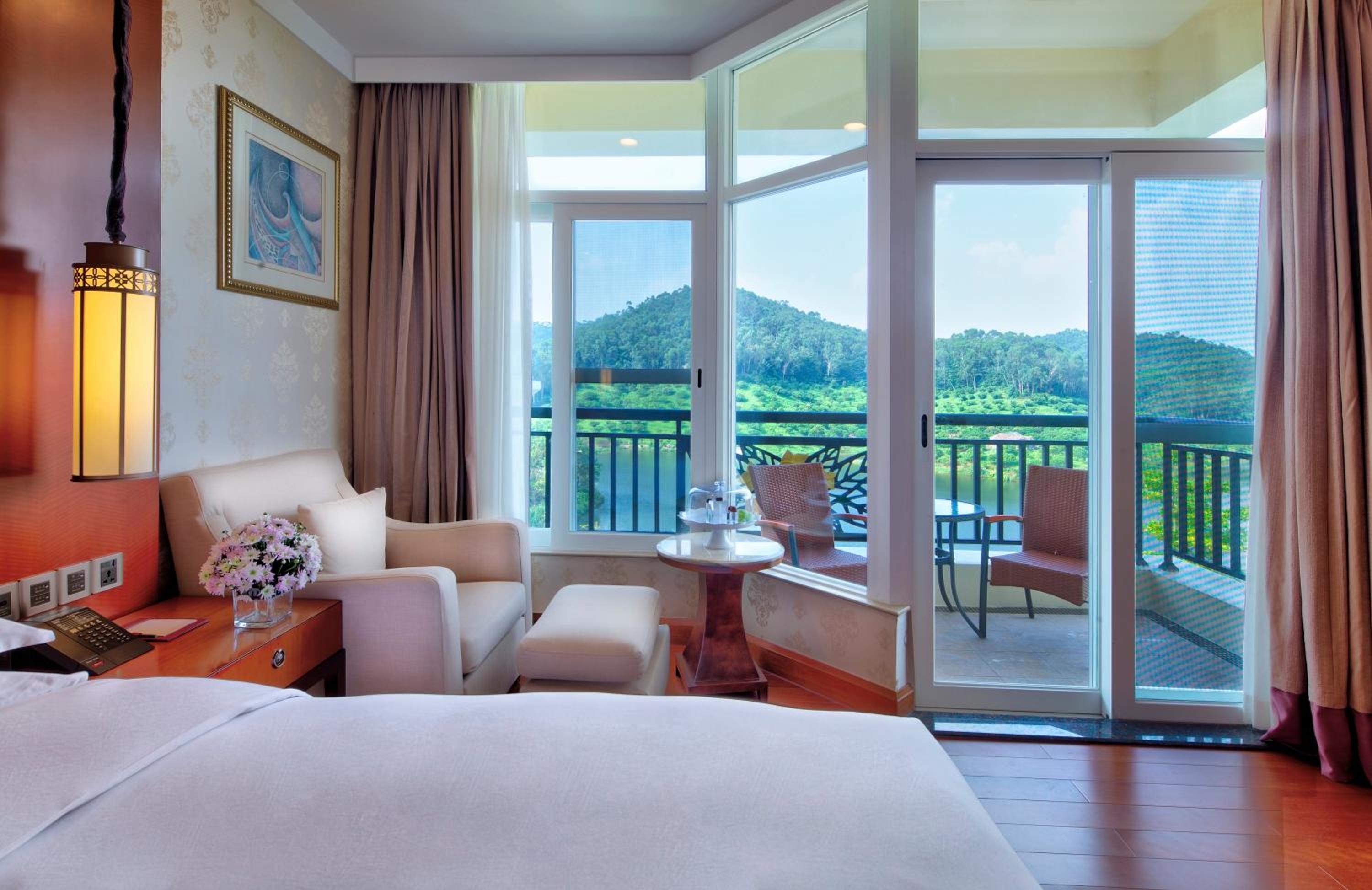 Lake View Deluxe Twin Room photo 1