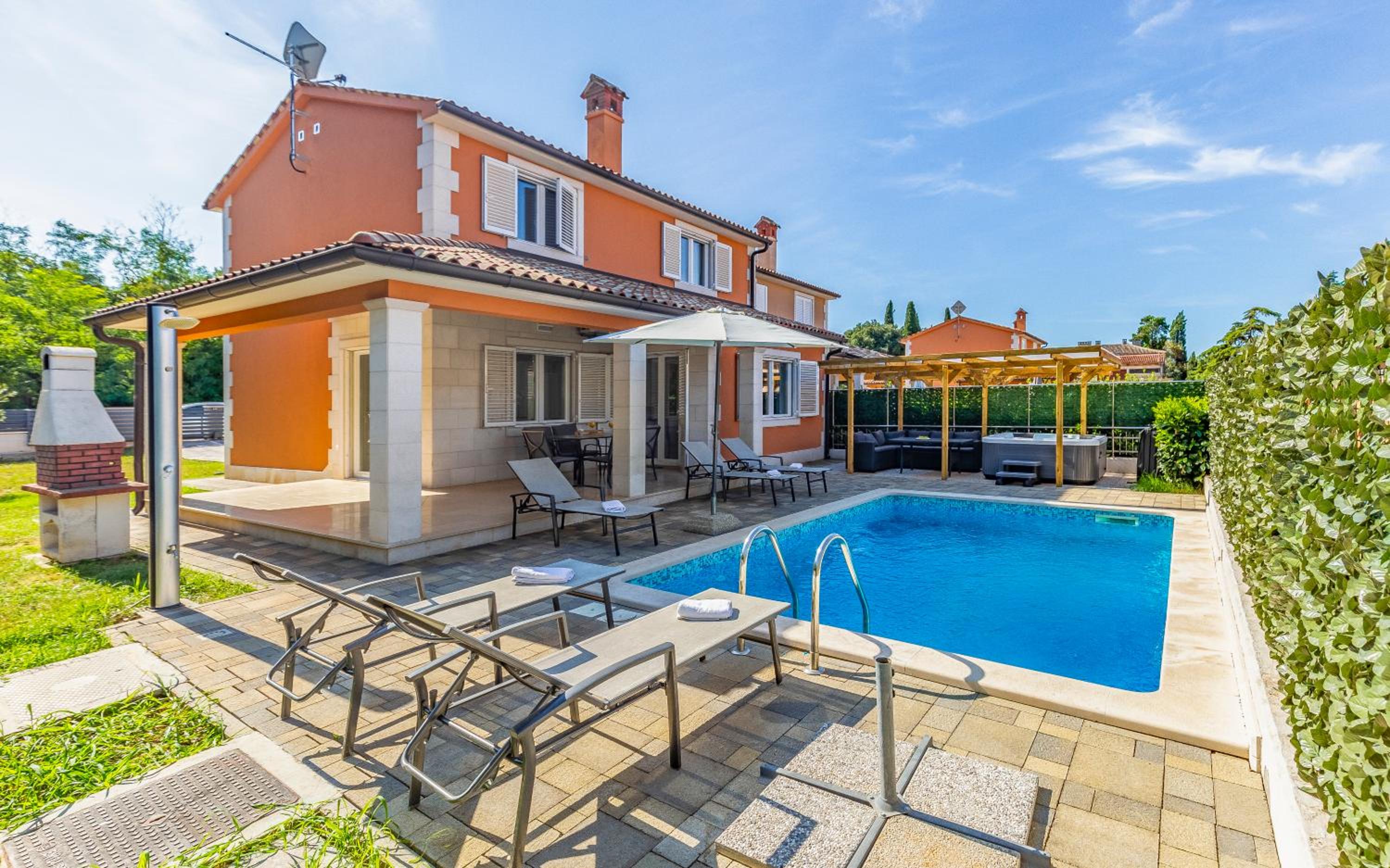 Three-Bedroom Villa photo 2
