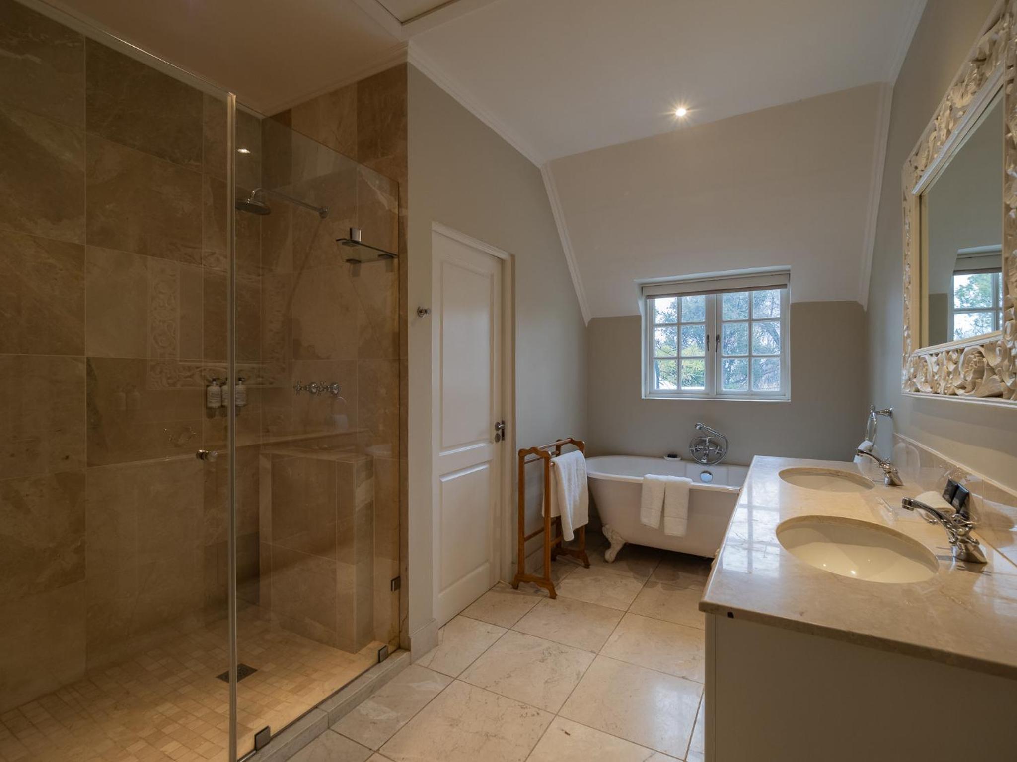 King Room with Balcony photo 3