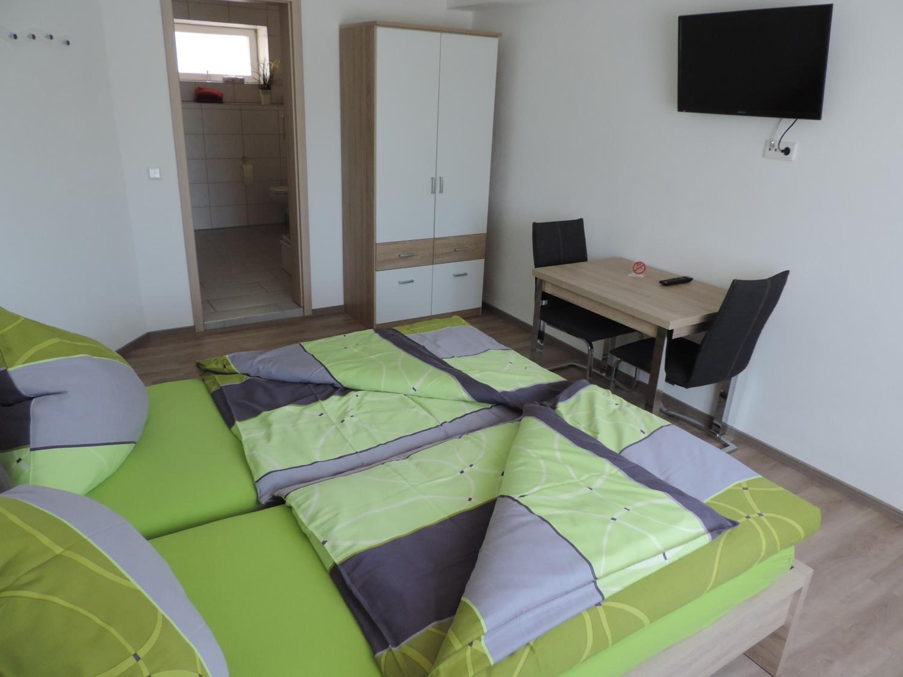 Double or Twin Room with Bathroom - Photo 2