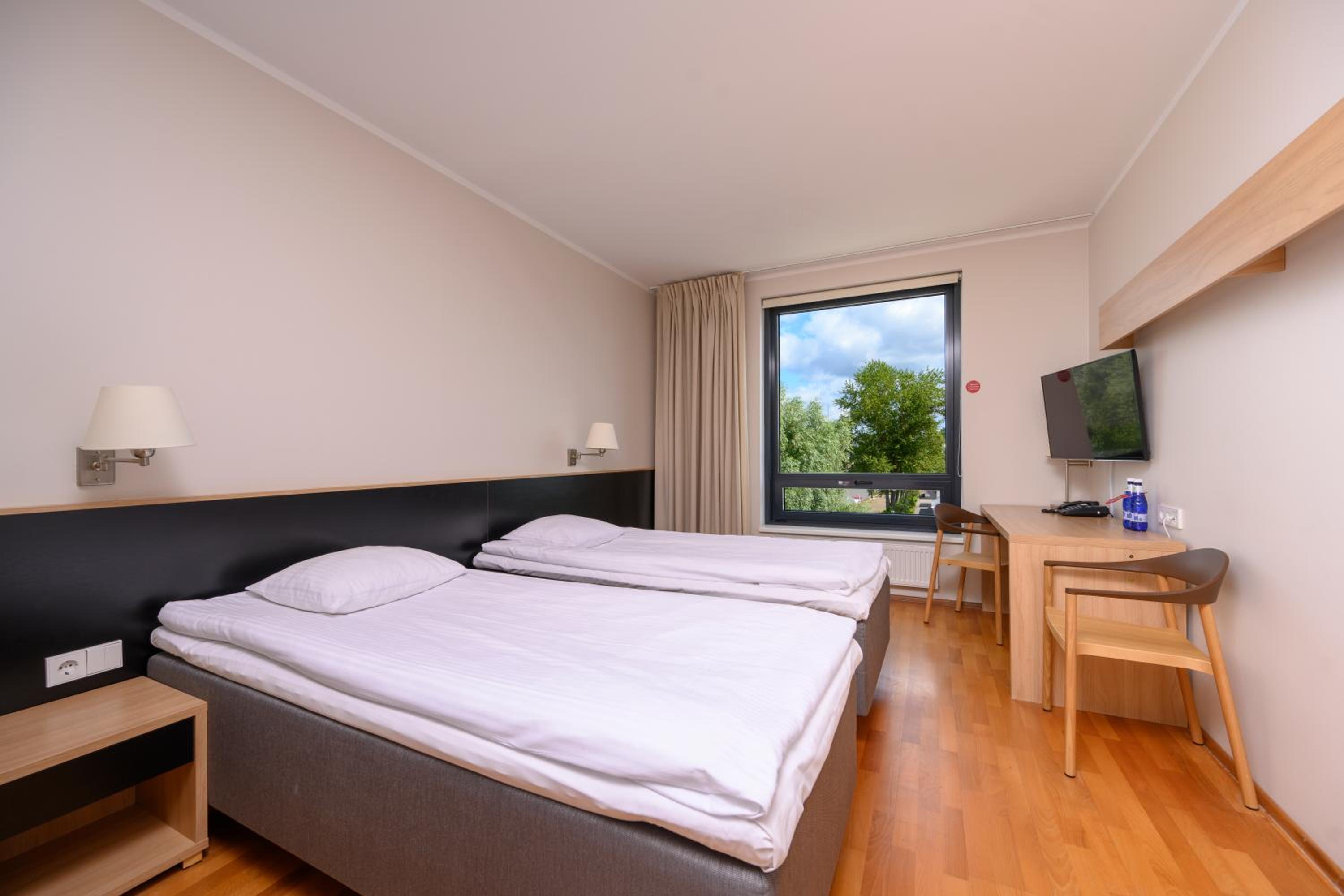 Standard Twin Room - Photo 1