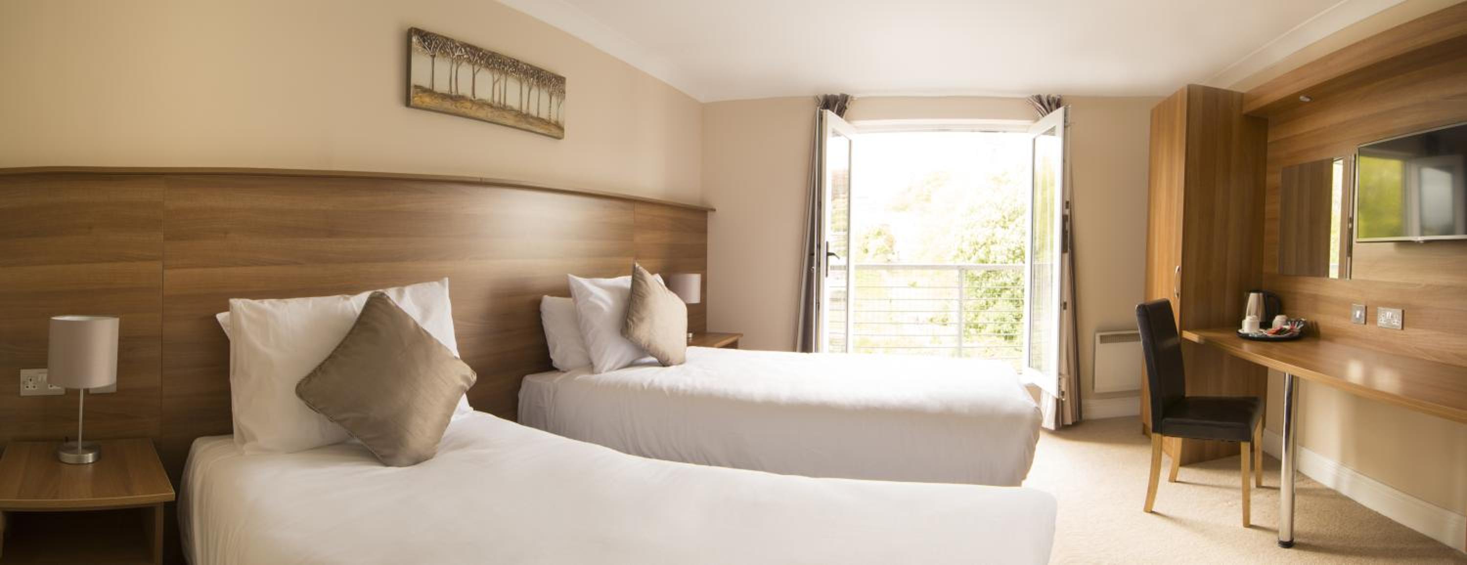 Twin Room with River View - Photo 11
