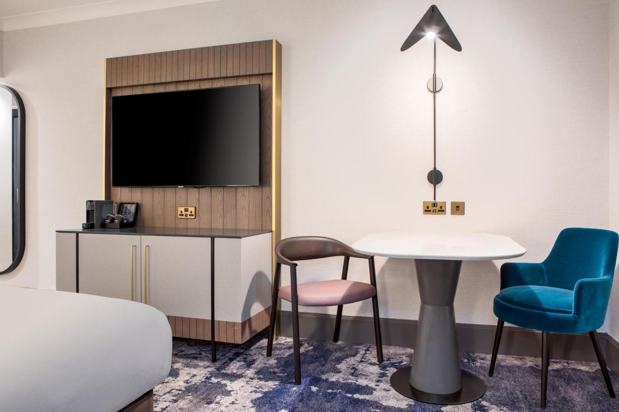 Deluxe King Room - Photo 5