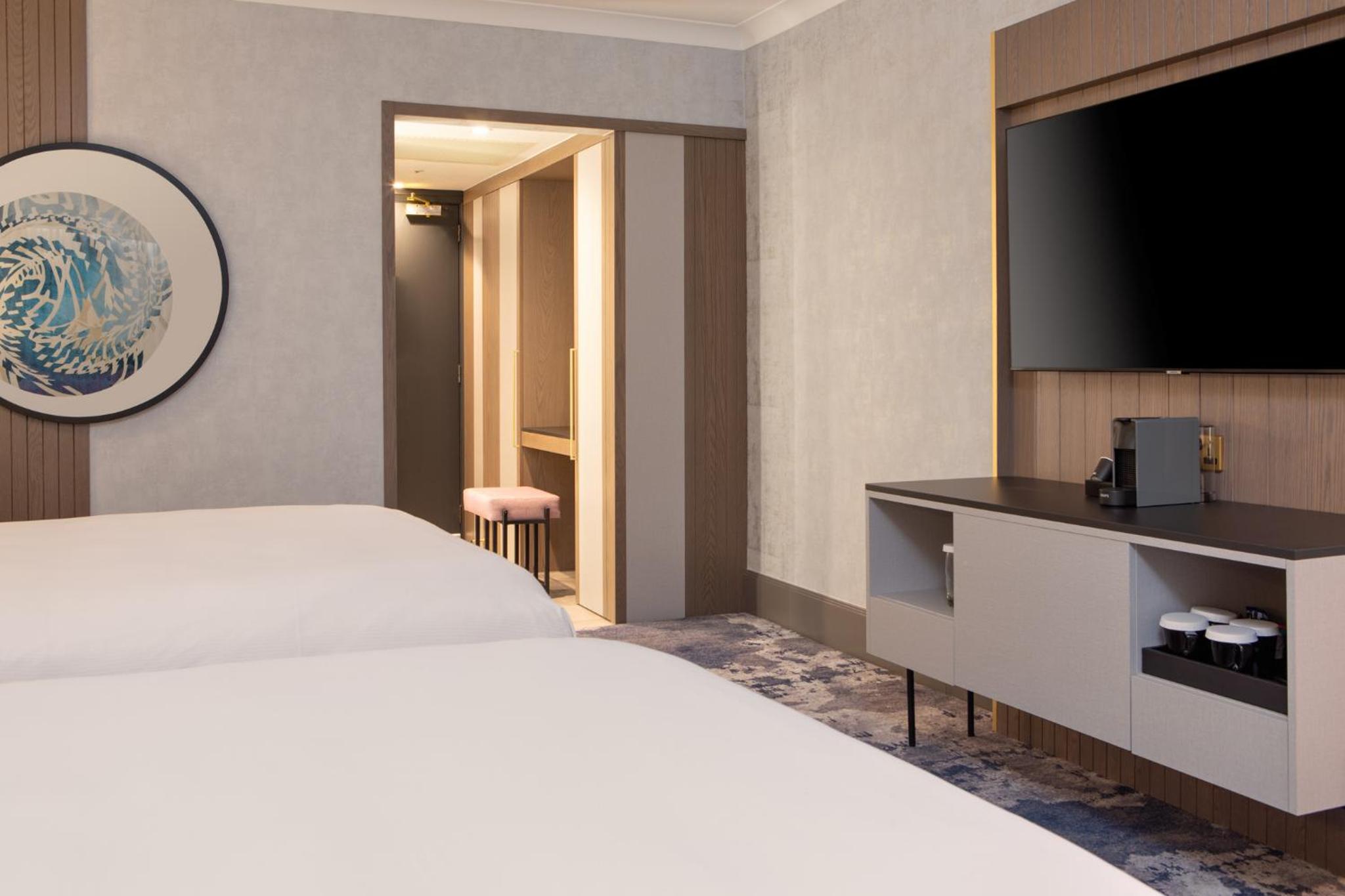 Executive Queen Room with Two Queen Beds - Photo 4