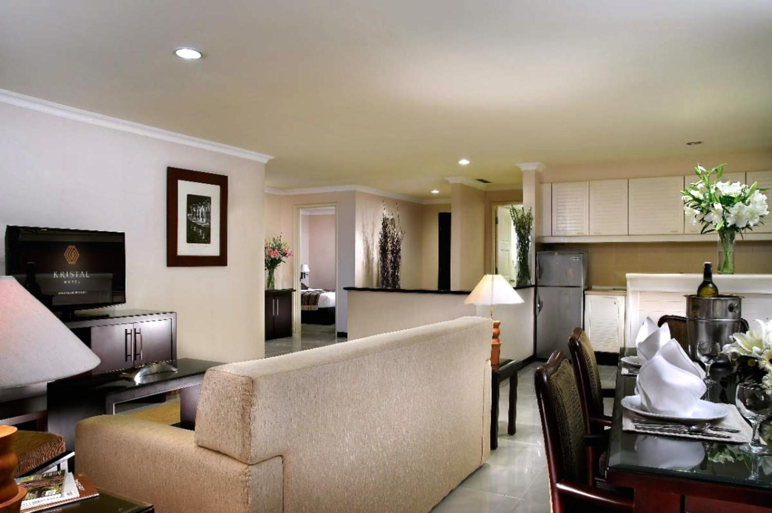 Three-Bedroom Superior Suite - Photo 4