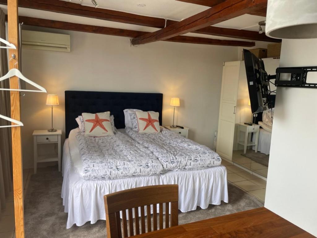 One-Bedroom House photo 1