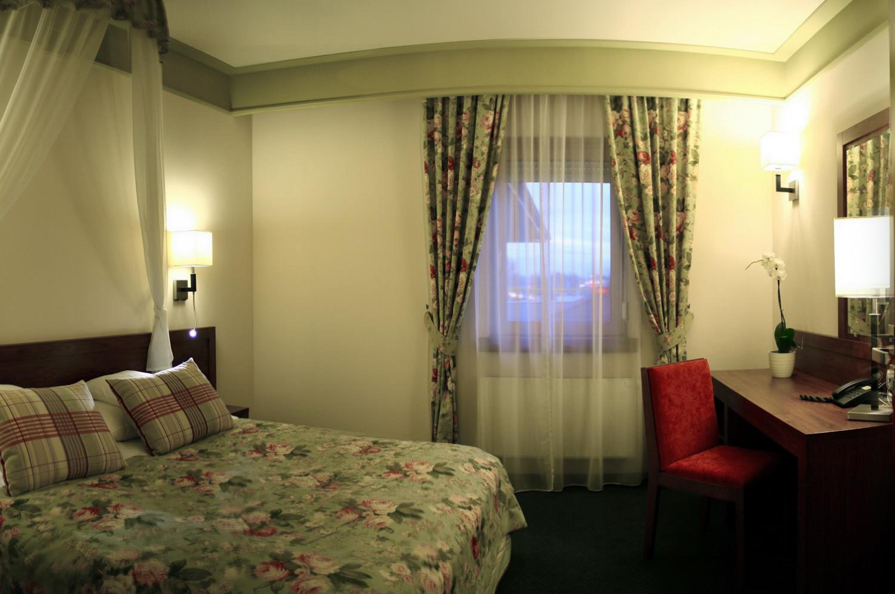 Deluxe Suite photo 2