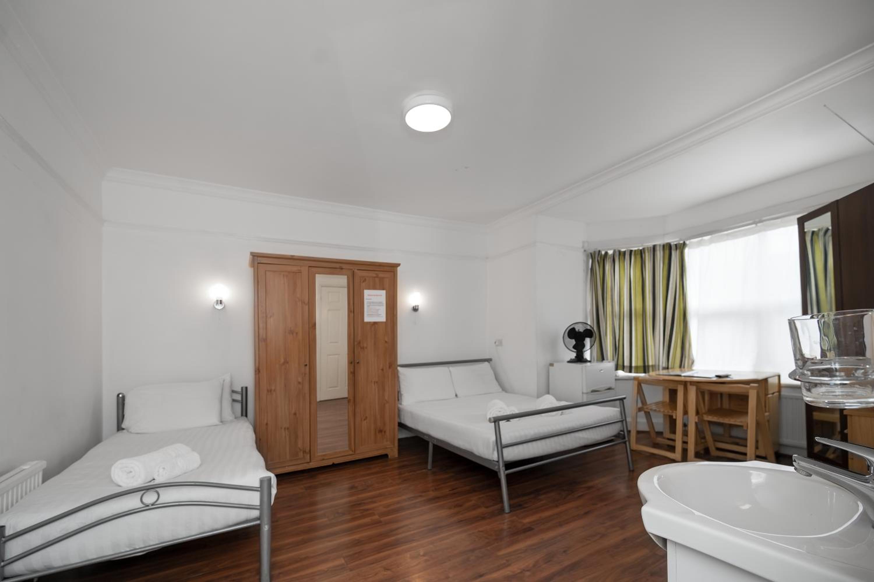 Family Room with Private Bathroom photo 1
