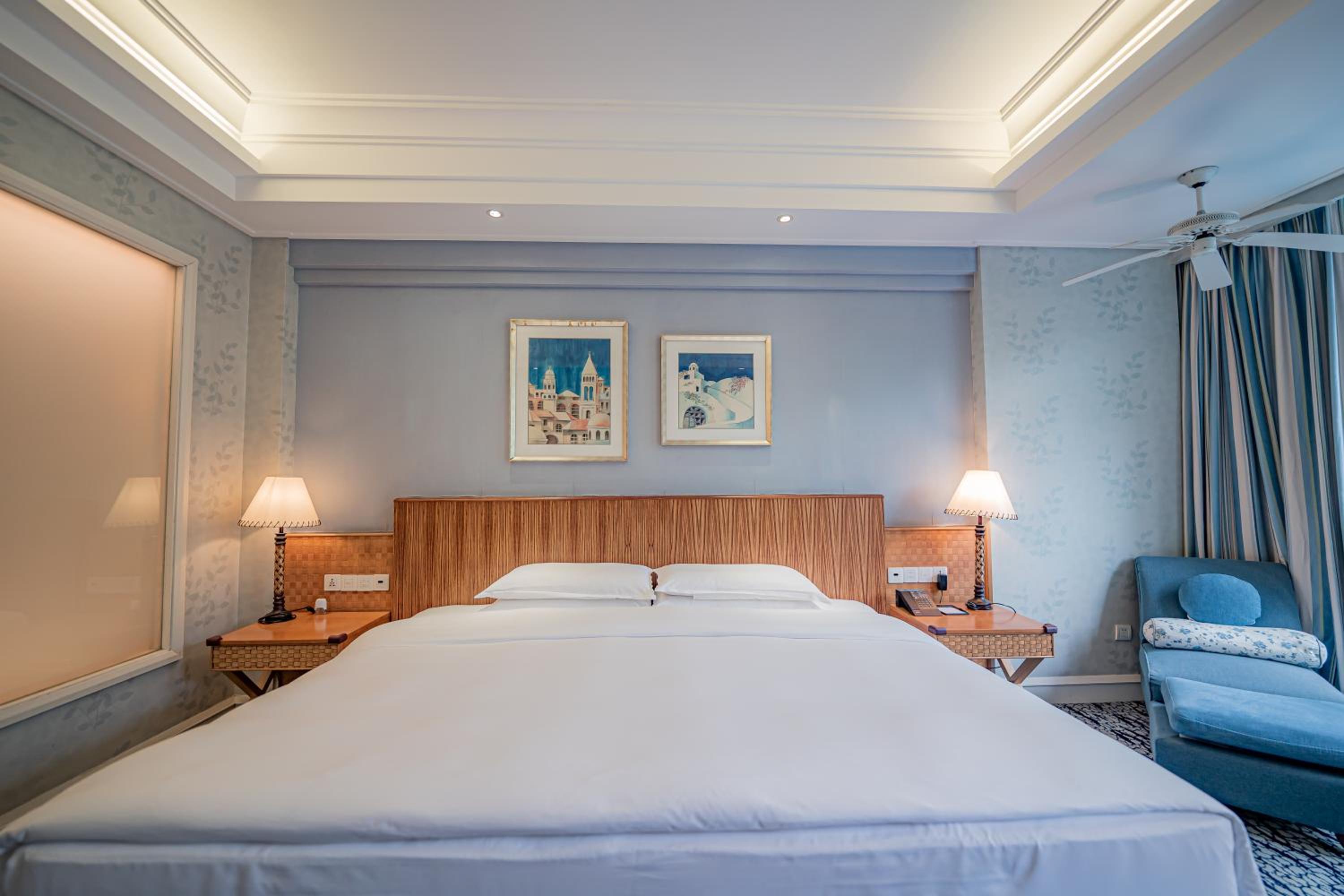 Poolside Superior King Room photo 1