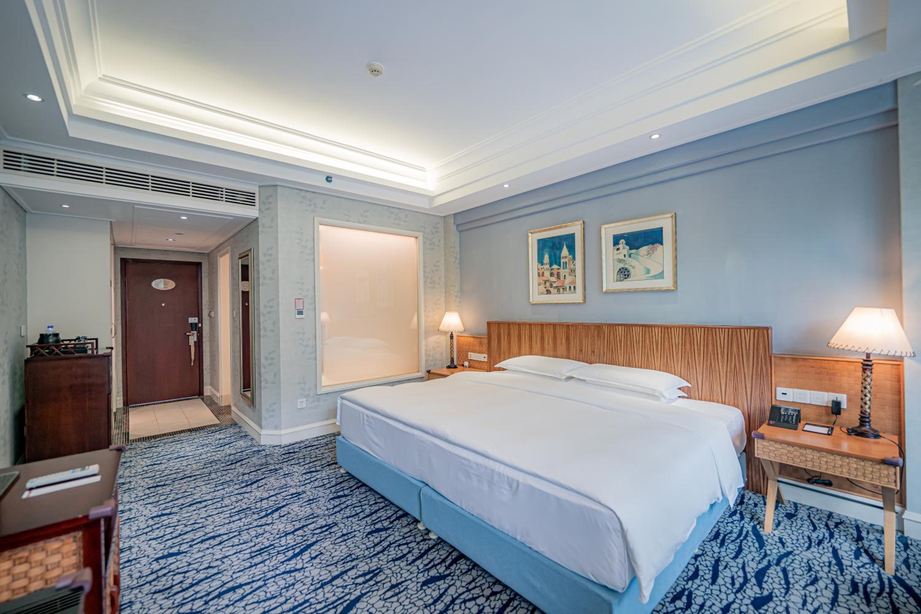 Poolside Superior King Room photo 3