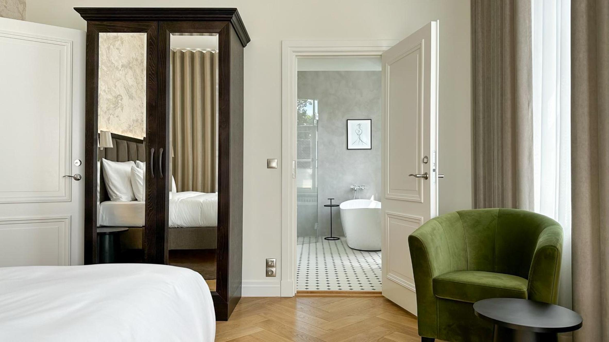Patkuli Suite with Spa Access - Photo 4
