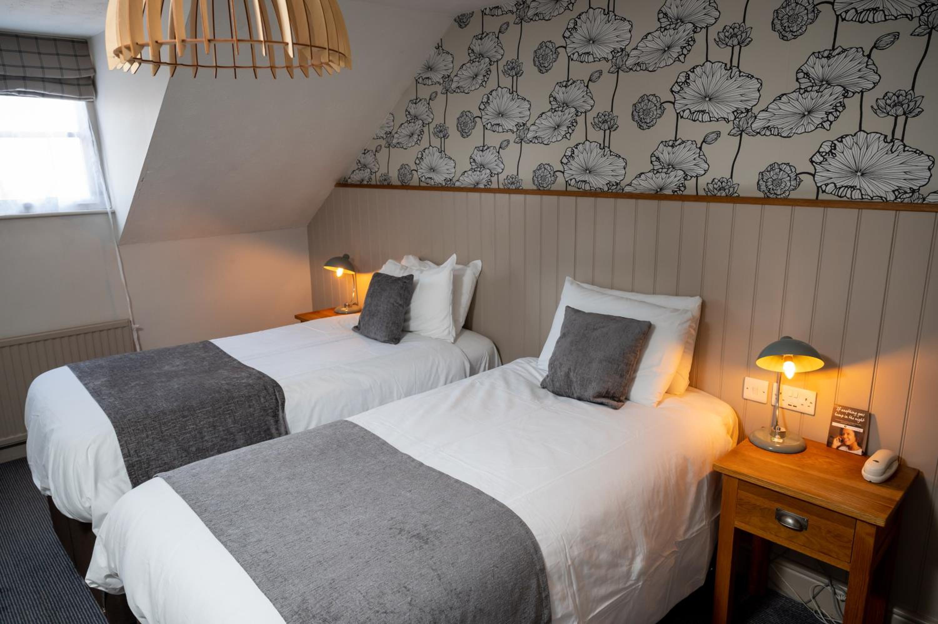 Twin Room - Photo 4