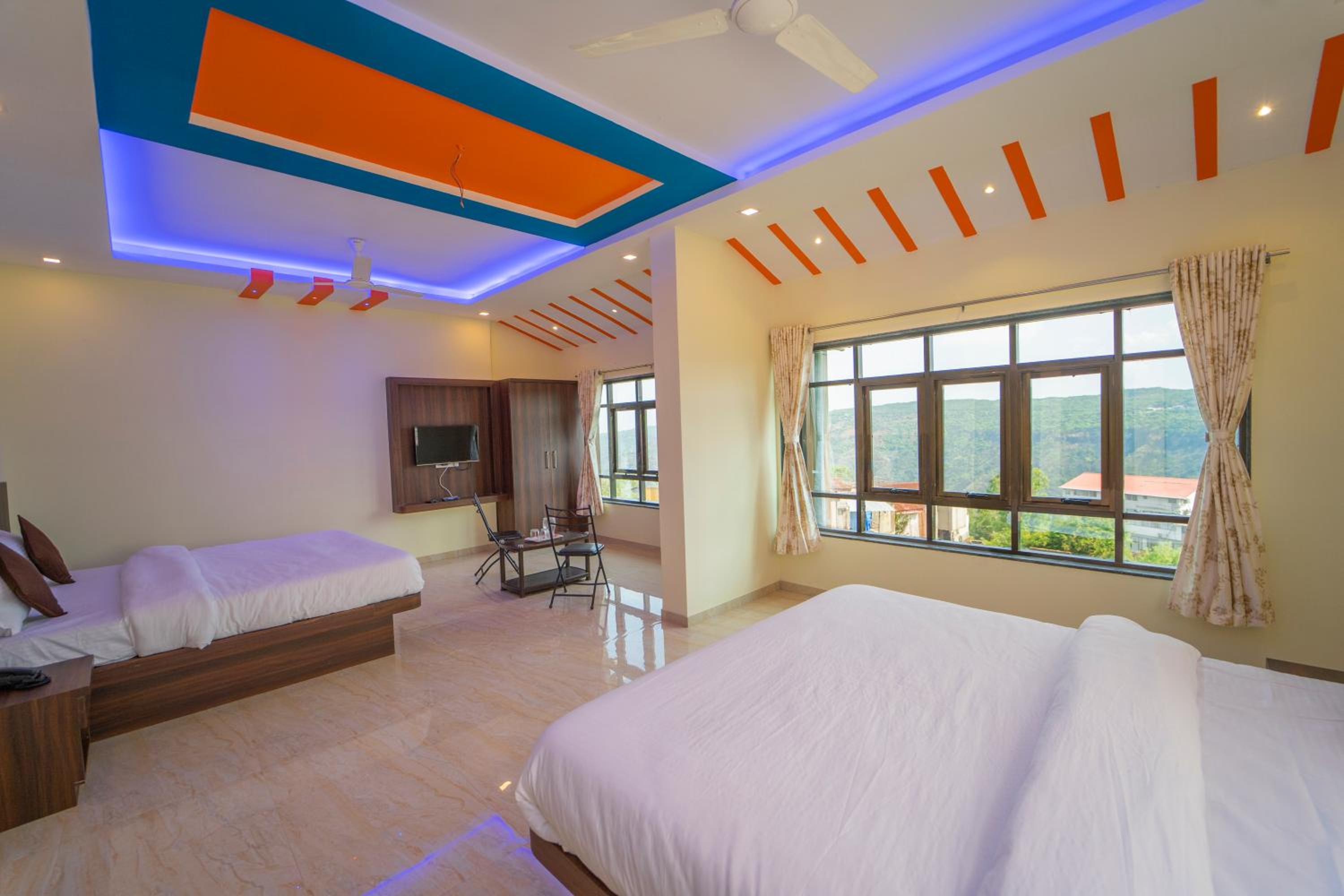 Deluxe Family Room