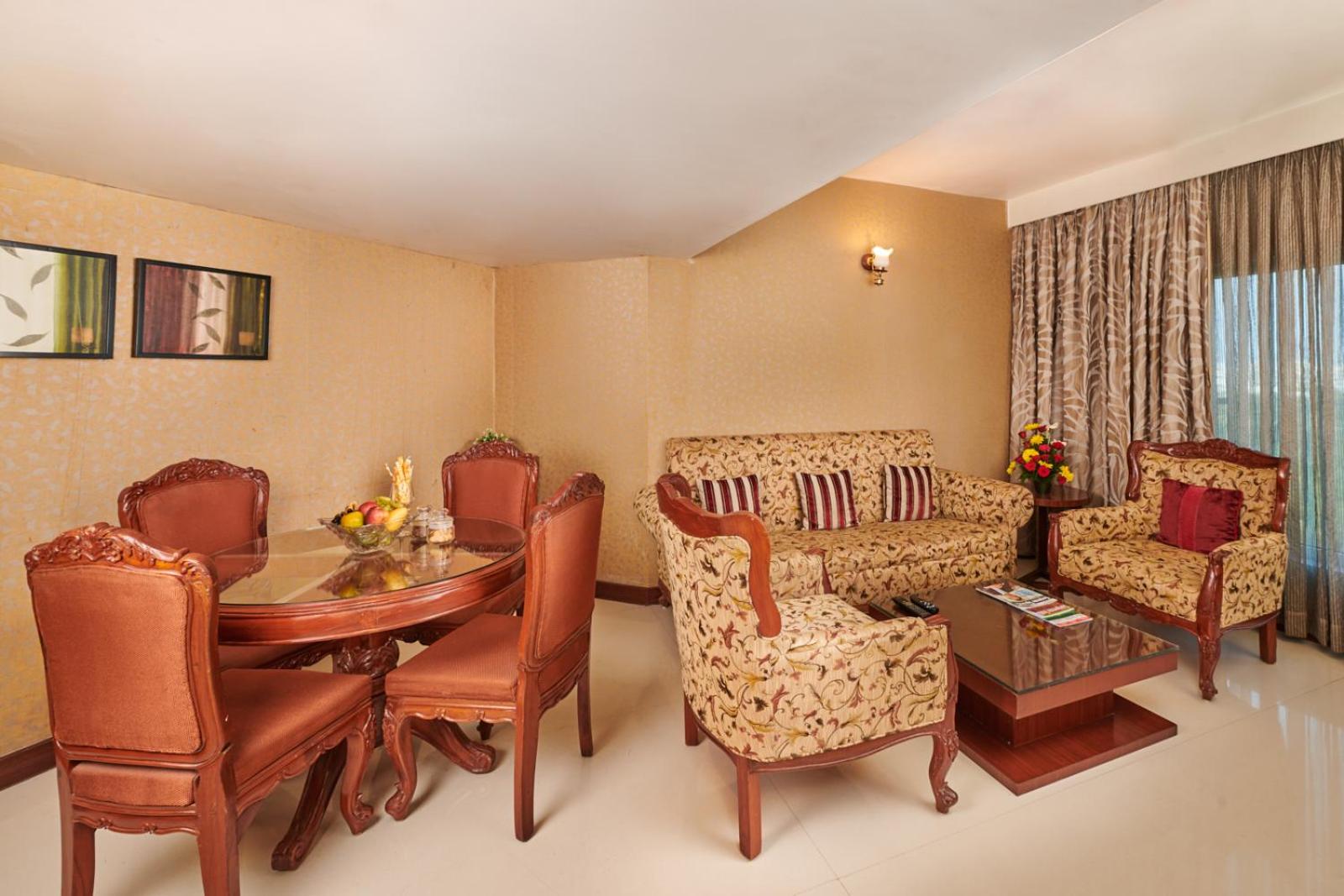 Suite - Photo 3