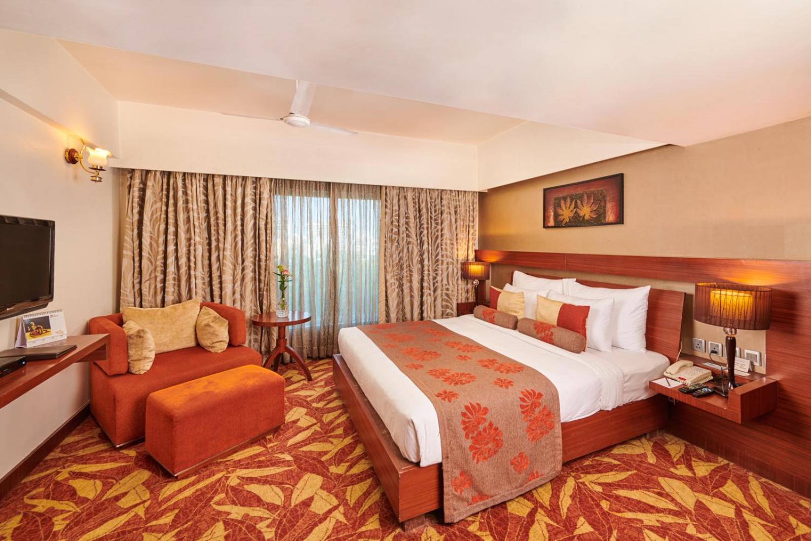 Suite - Photo 1