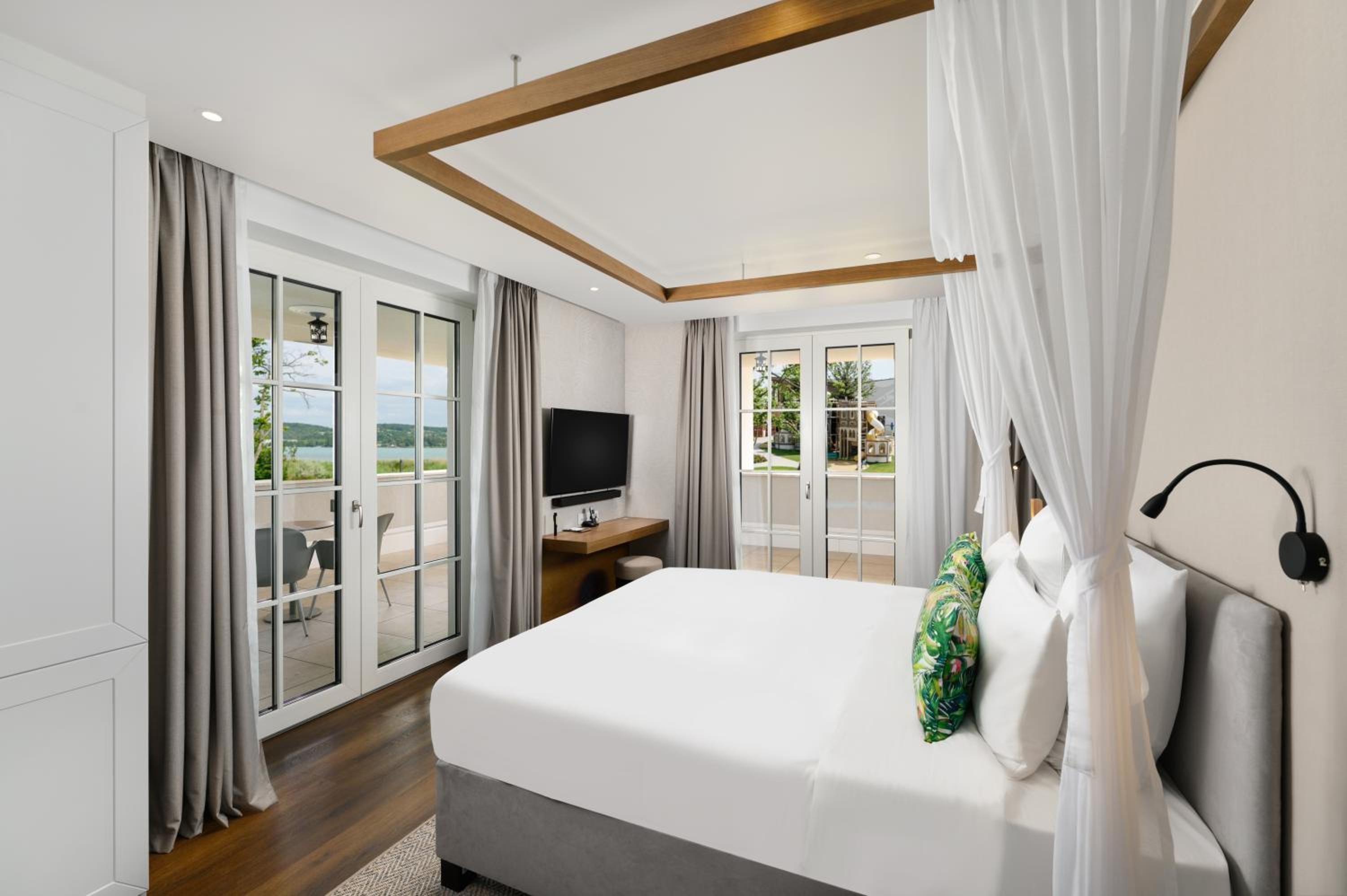 Deluxe Suite with King Bed  - Photo 16