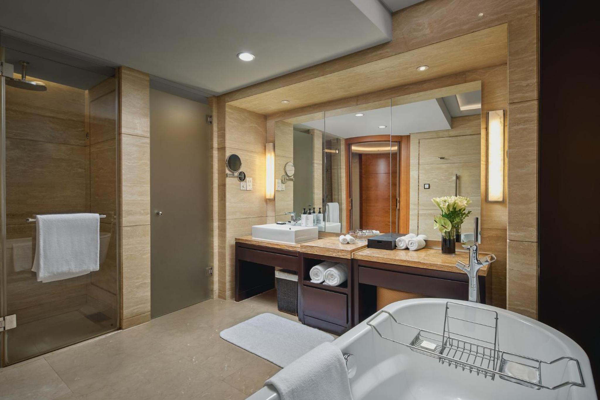 Premium Twin Room - Photo 4