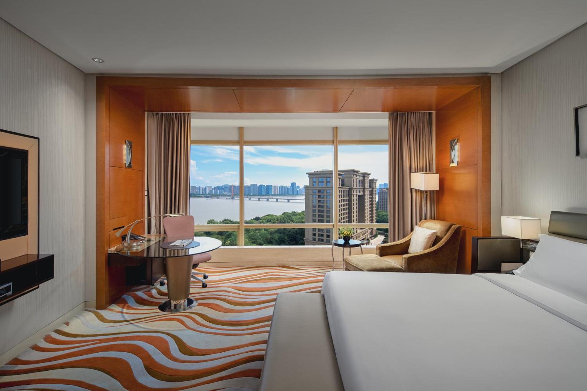 Premium King Room with City View - Photo 1