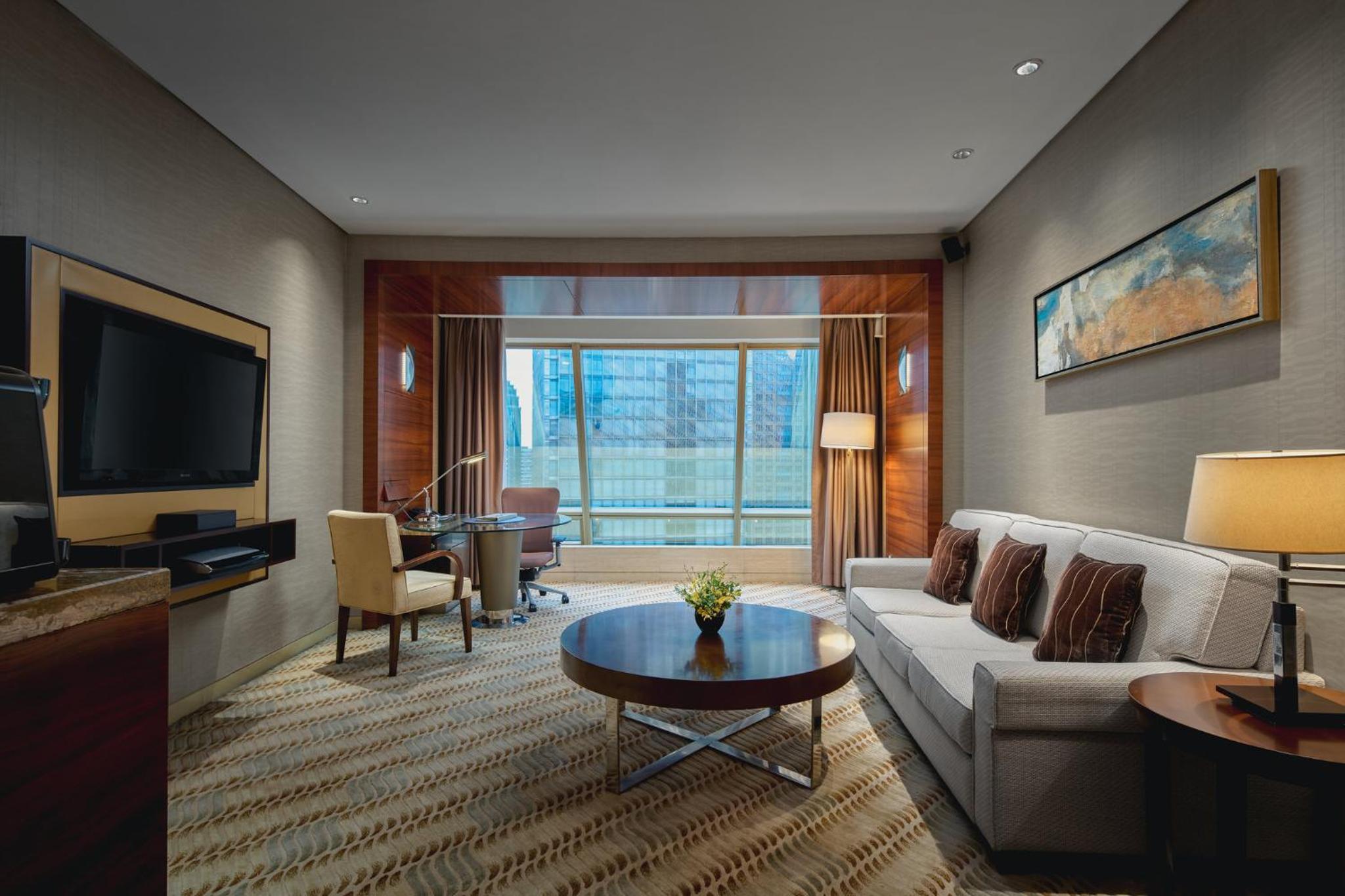 One-Bedroom King Suite with Lounge Access - Photo 2