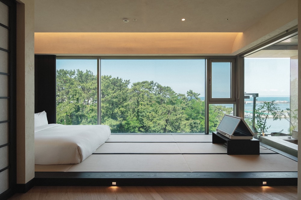 Hill Side-ocean Family + Outdoor Hinoki Tub