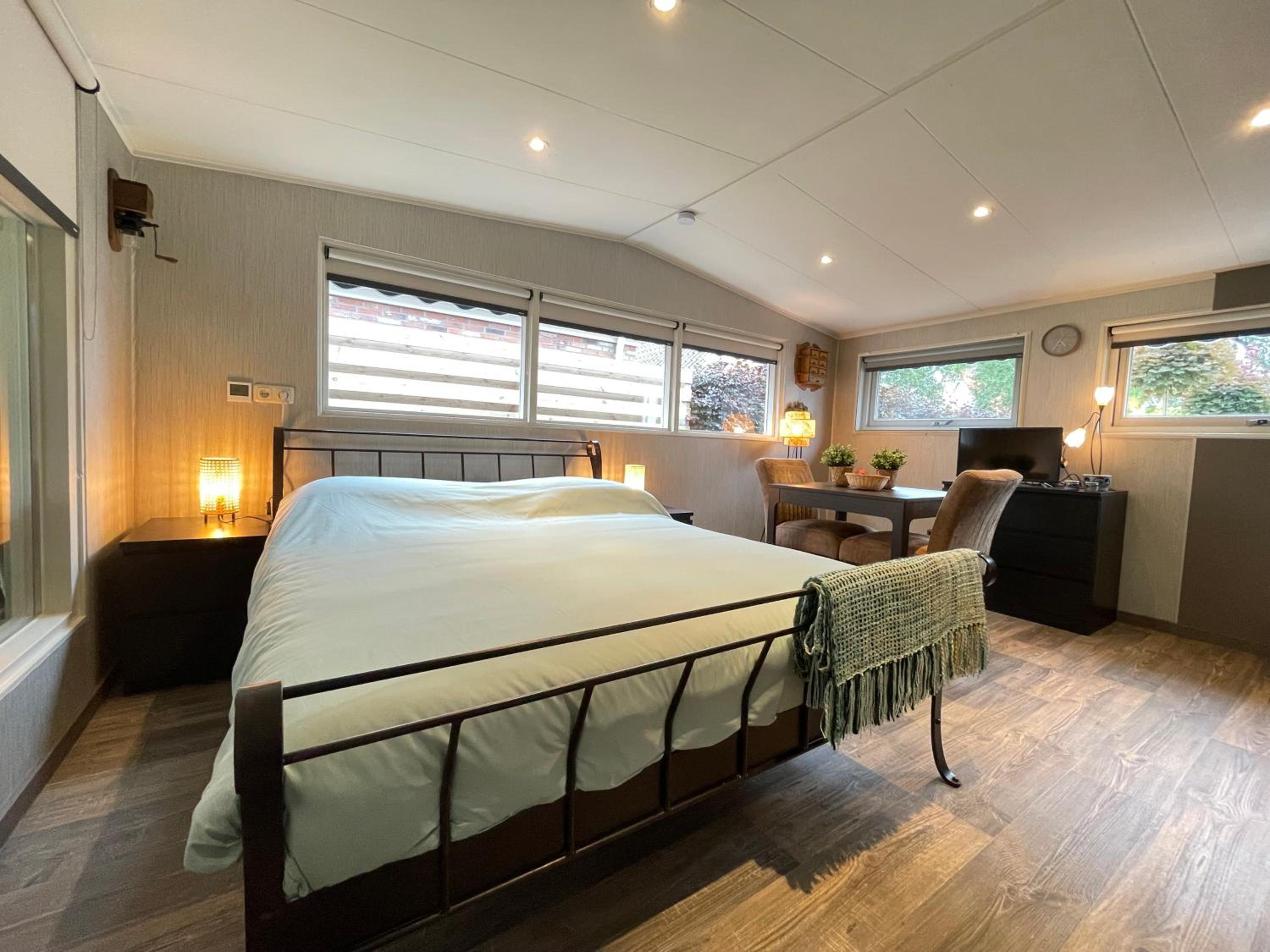 One-Bedroom House photo 1