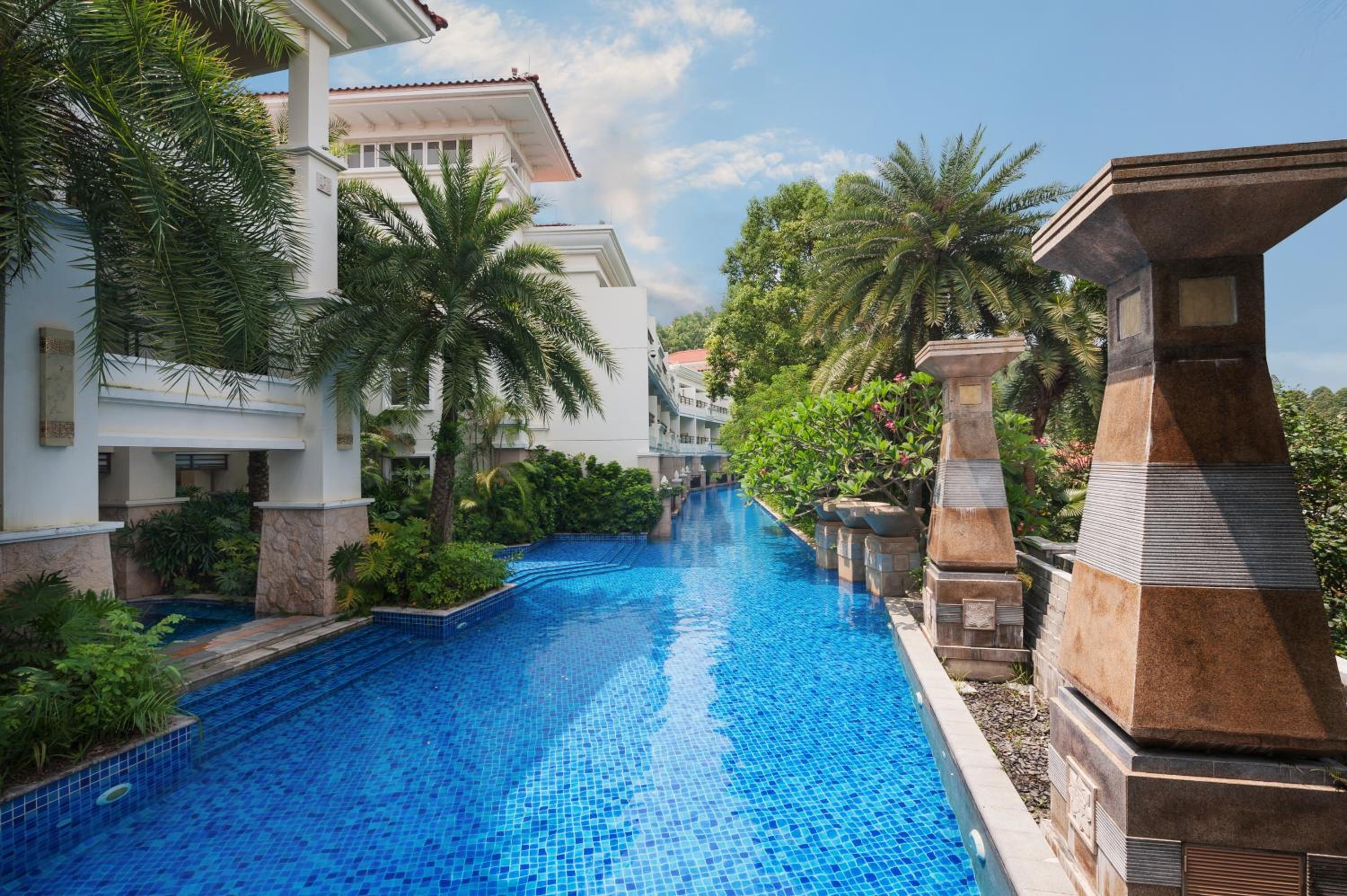 Poolside Deluxe King Room photo 1