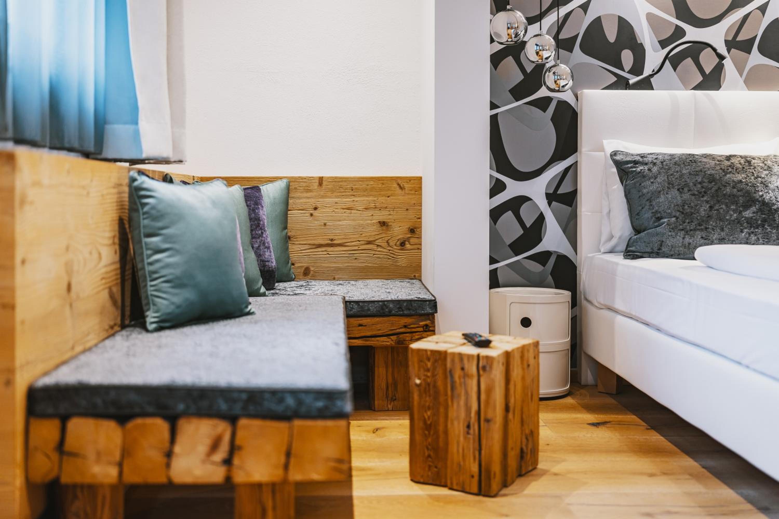 Deluxe Double Room with Balcony - Photo 5