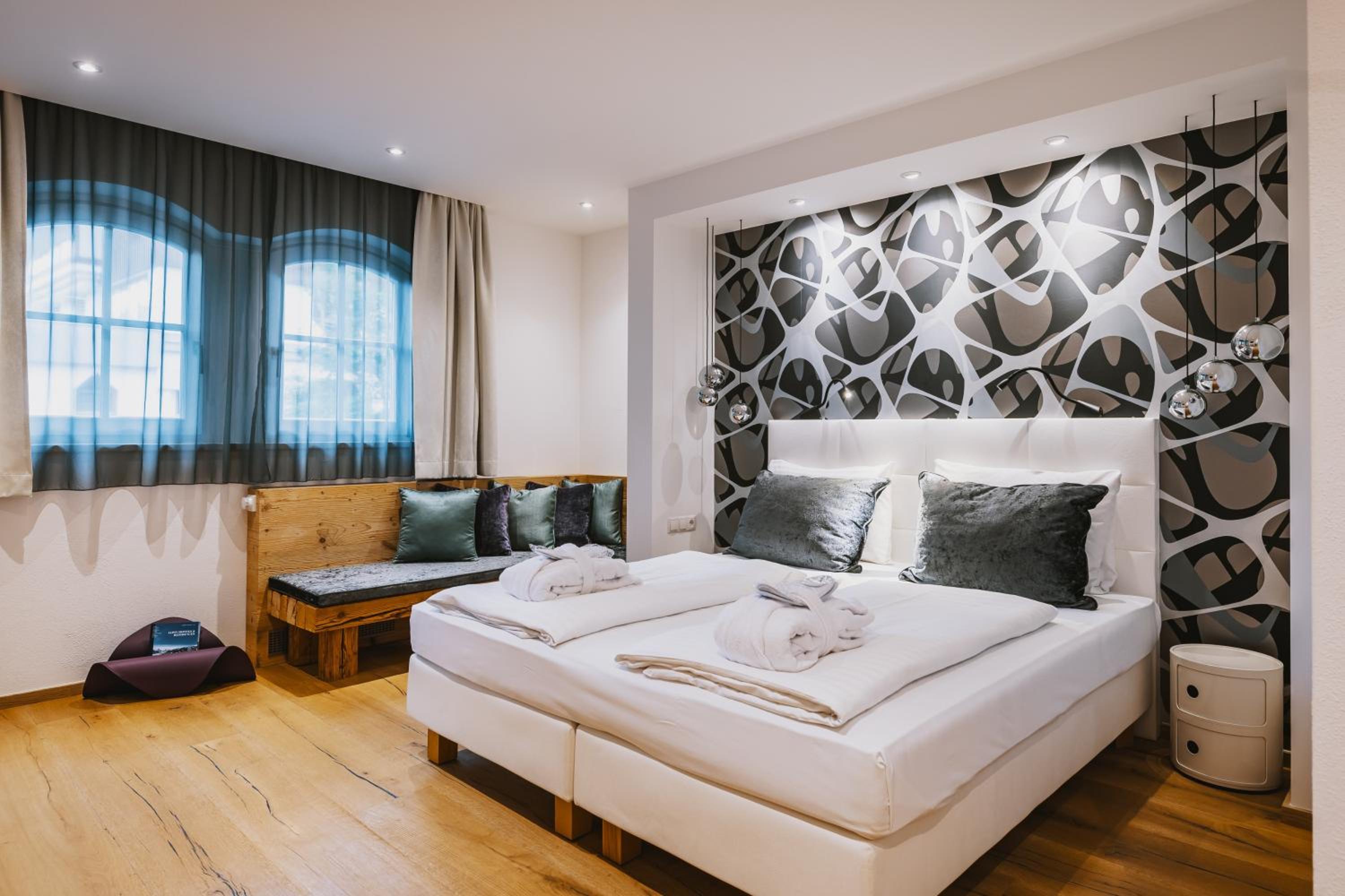 Deluxe Double Room with Balcony - Photo 3