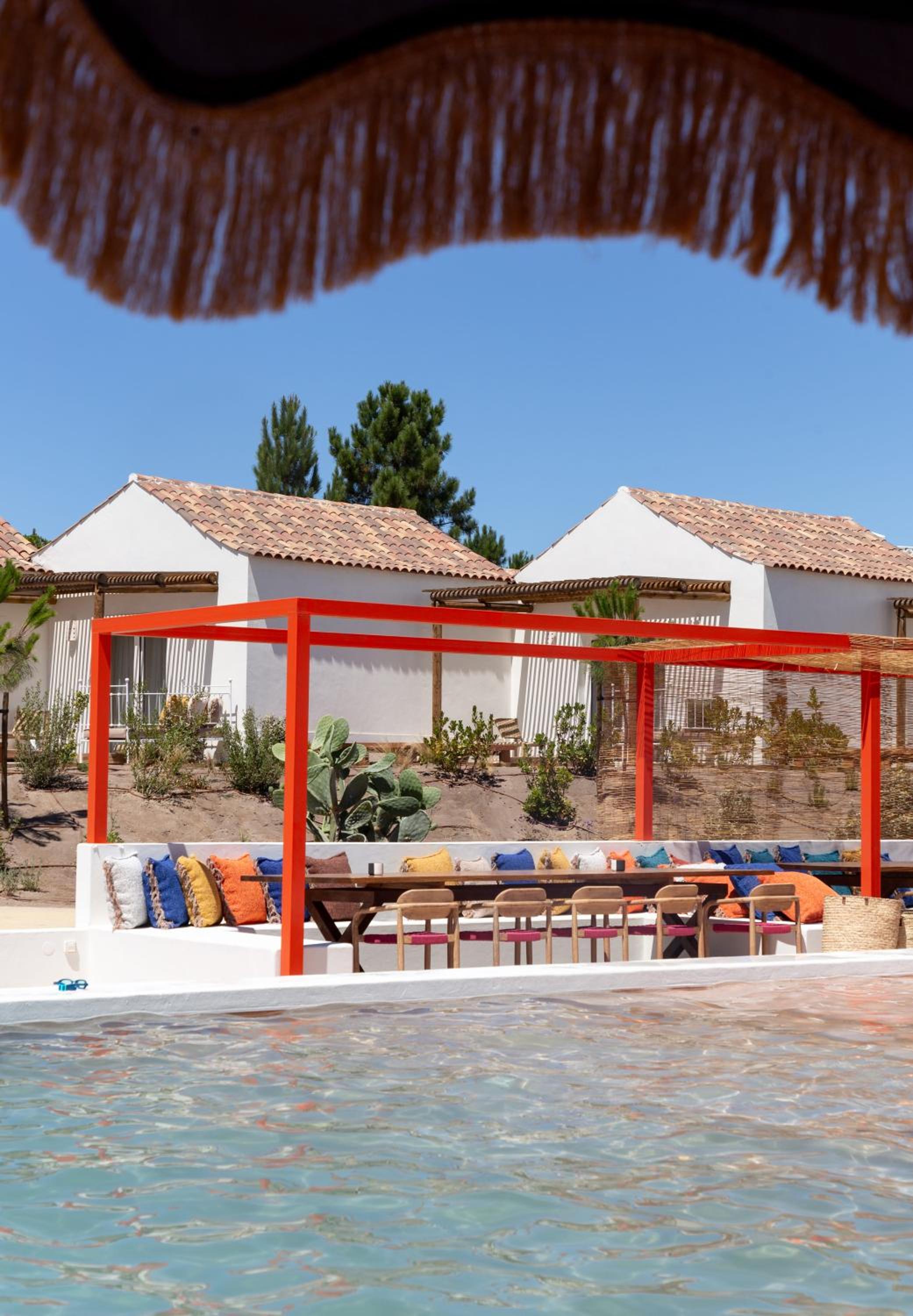 Double Room with Pool View - Photo 4