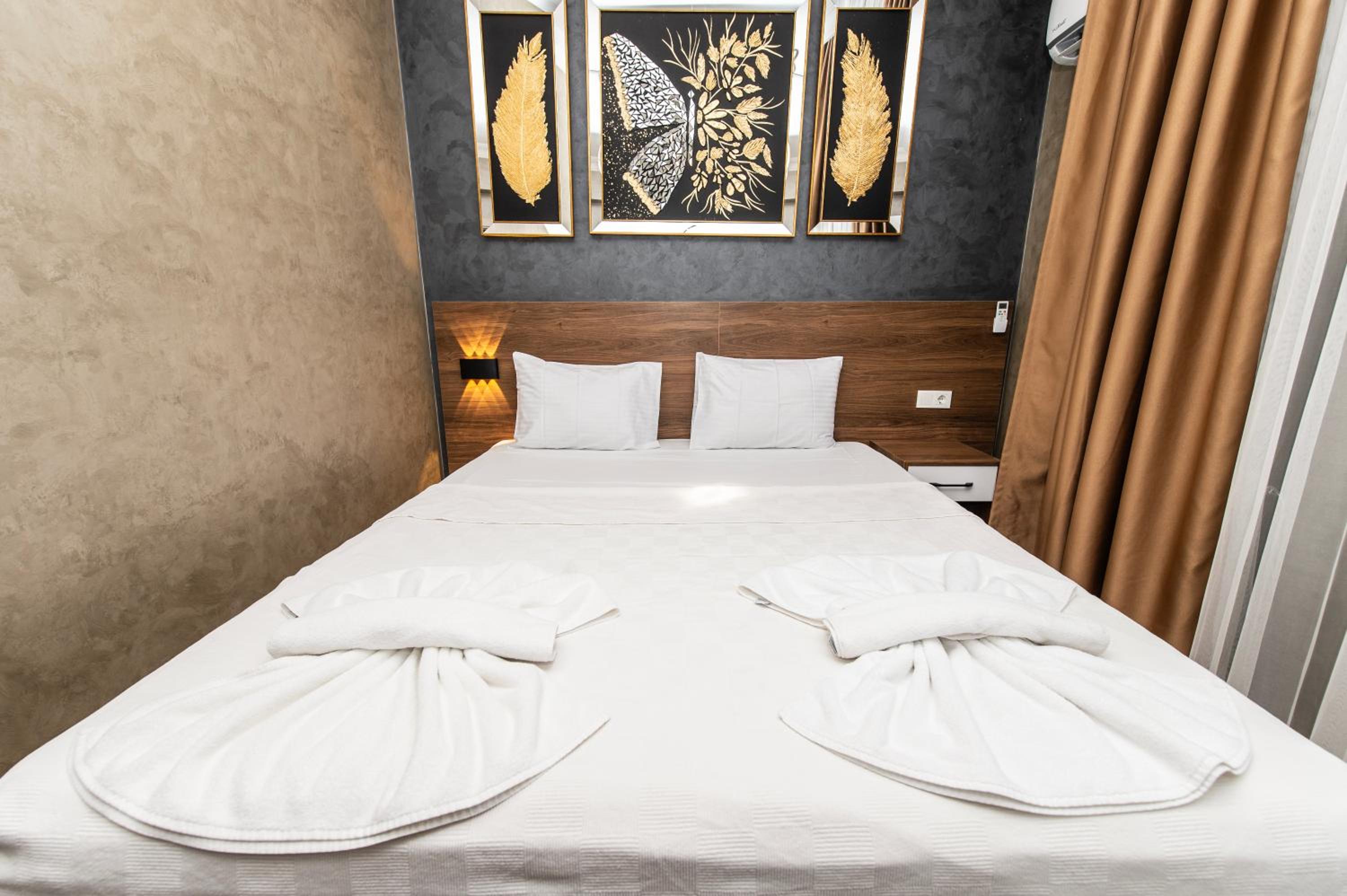 Deluxe Suite with Sea View - Photo 14