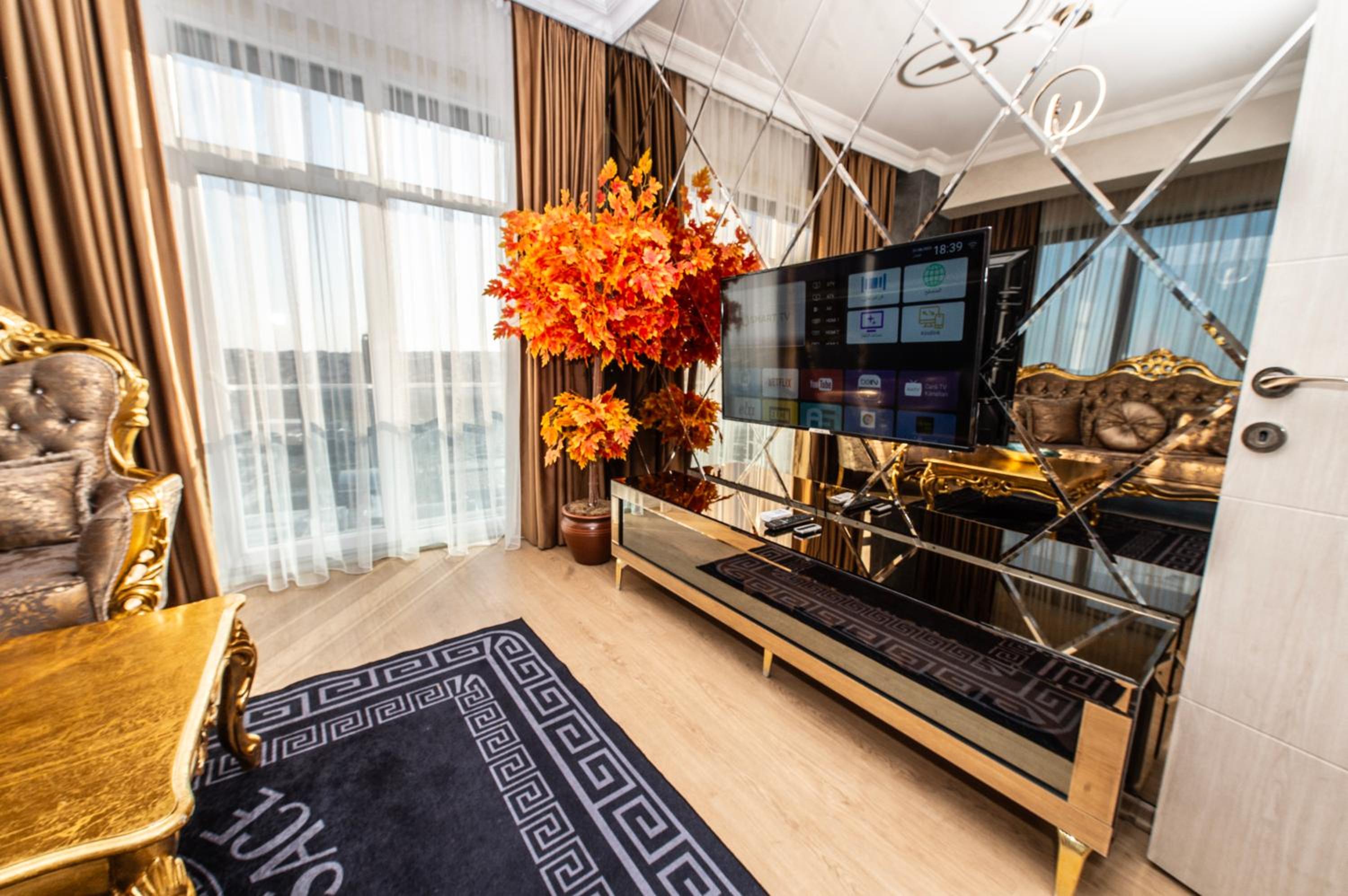 Deluxe Suite with Sea View - Photo 7