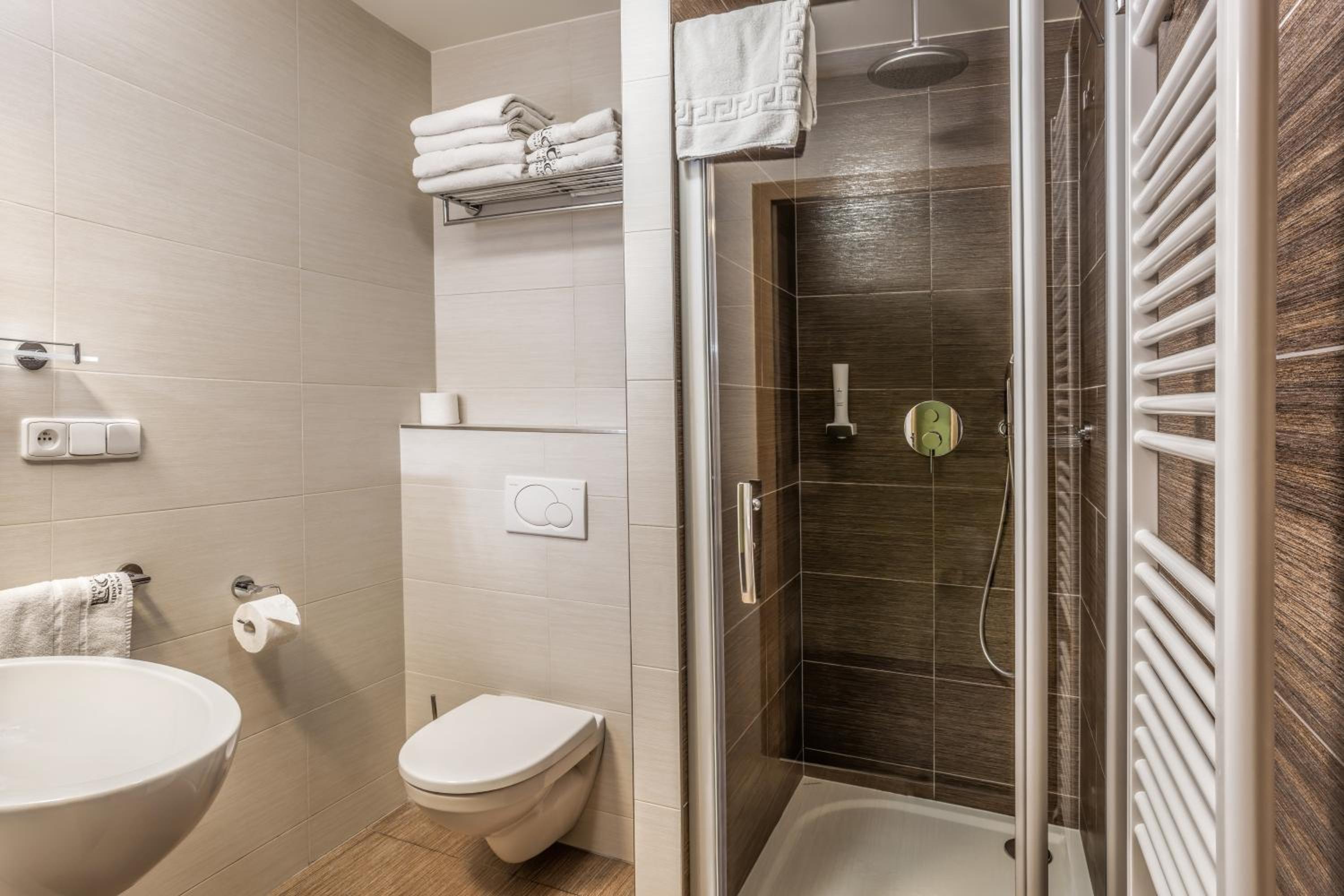 Double or Twin Room - Photo 2