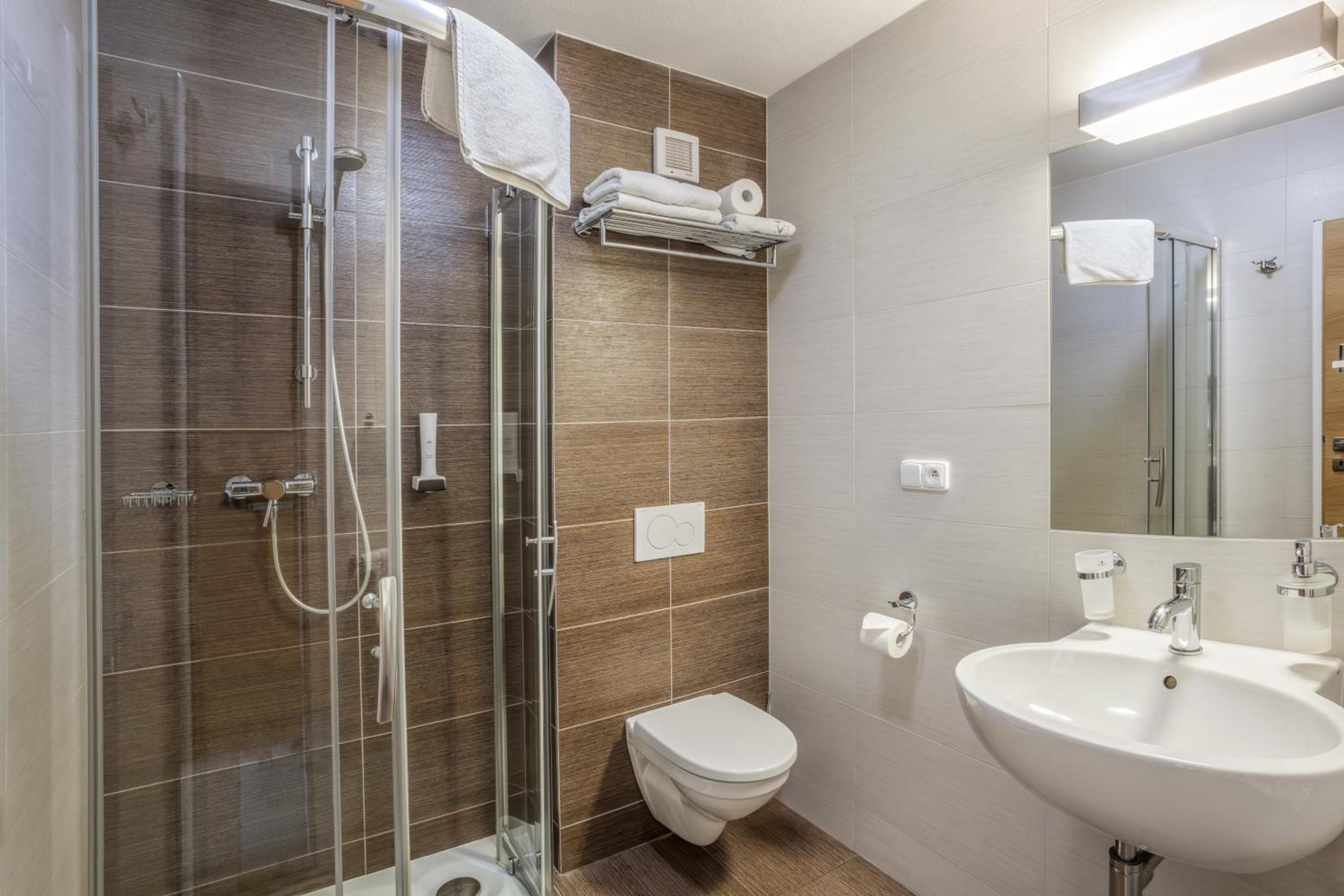 Double or Twin Room - Photo 3