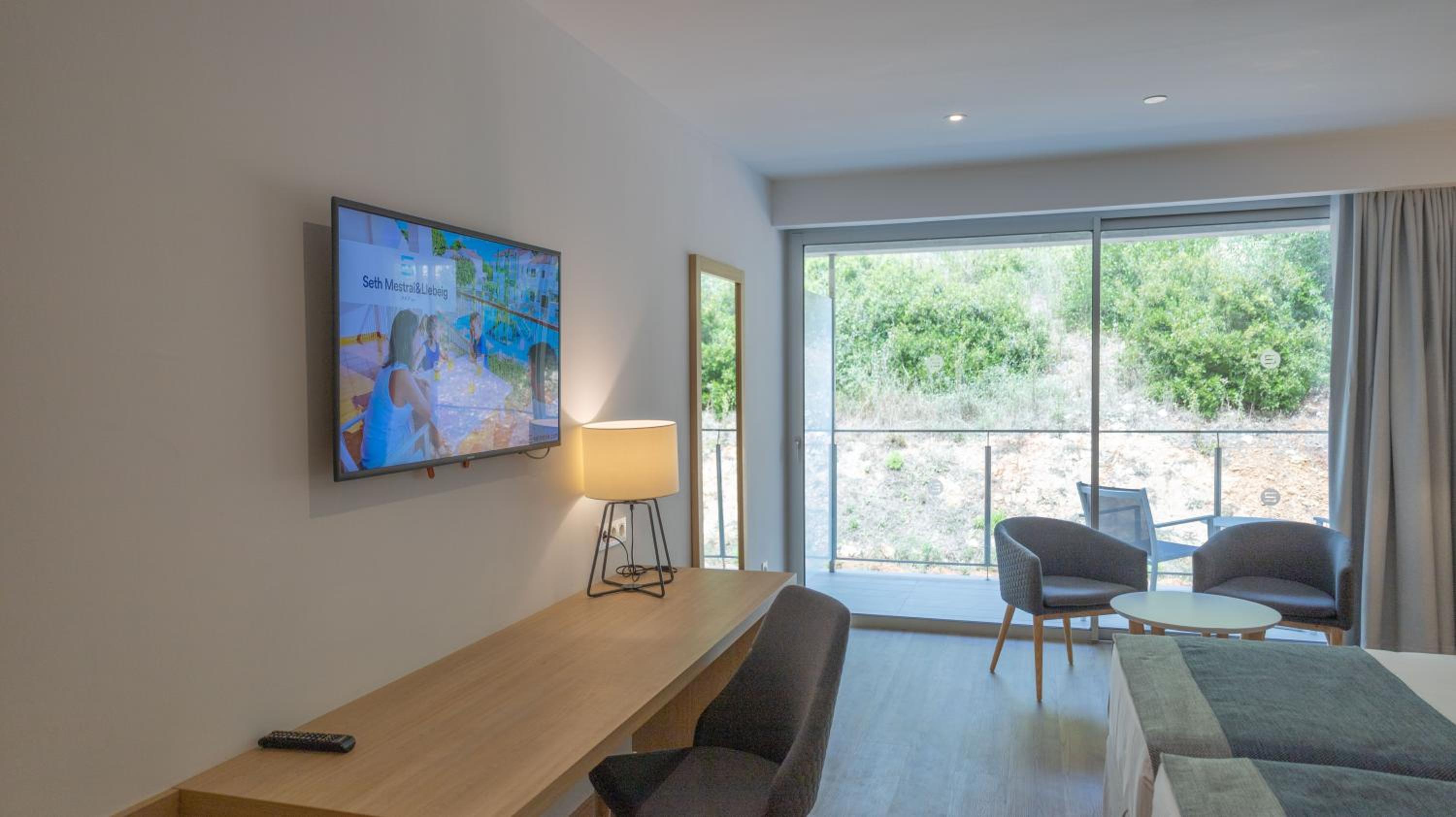 Double Room with Balcony (2 Adults + 1 Child) photo 3